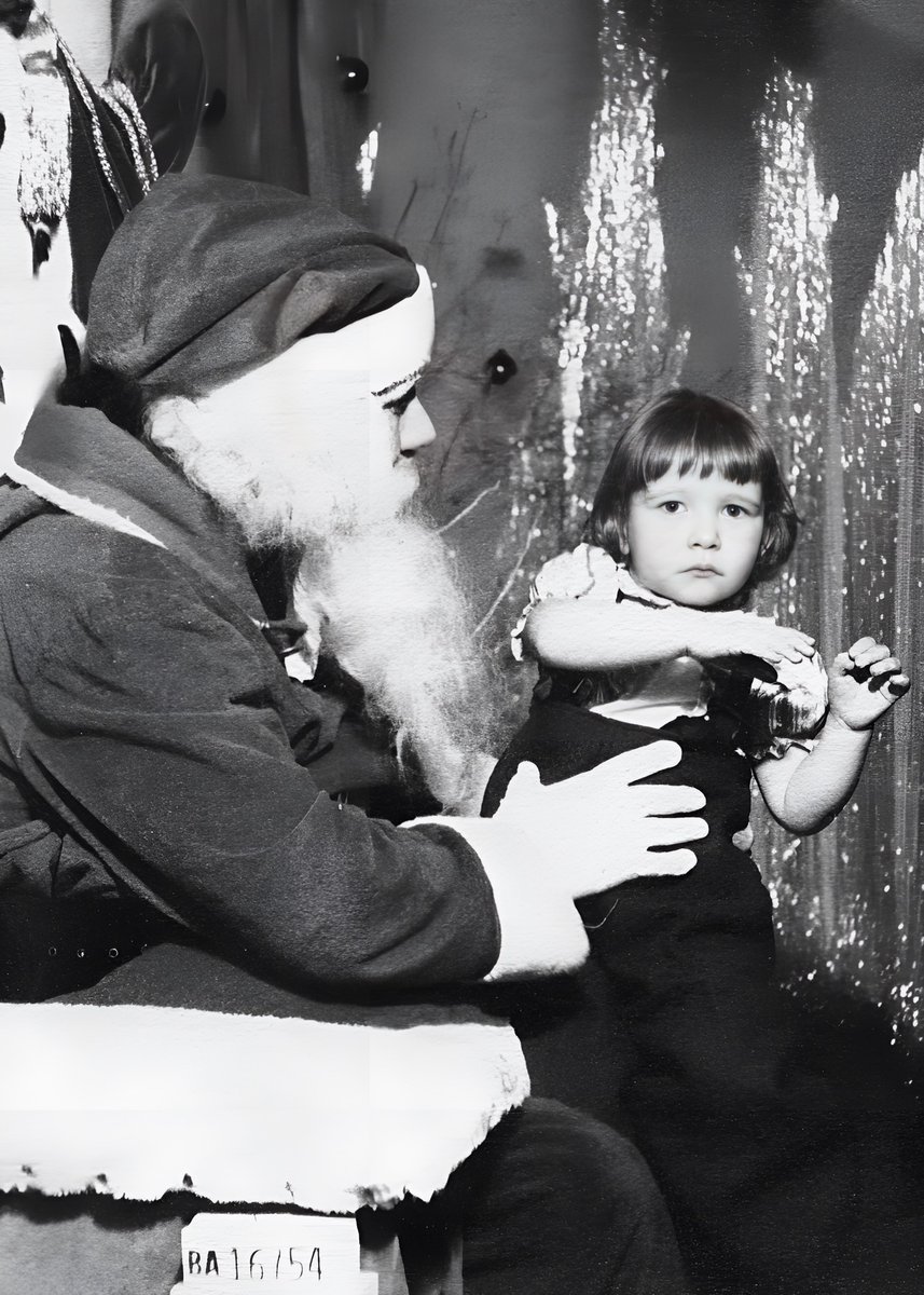 mchesner's tweet photo. My mother with Santa, 1950. (Restored with
https://
https://t.co/9osV59DfZt
erator_views/RqgOnqV
). #Christmas #XMas #SantaClaus #PhotoWithSanta https://t.co/dRLIQJtB22