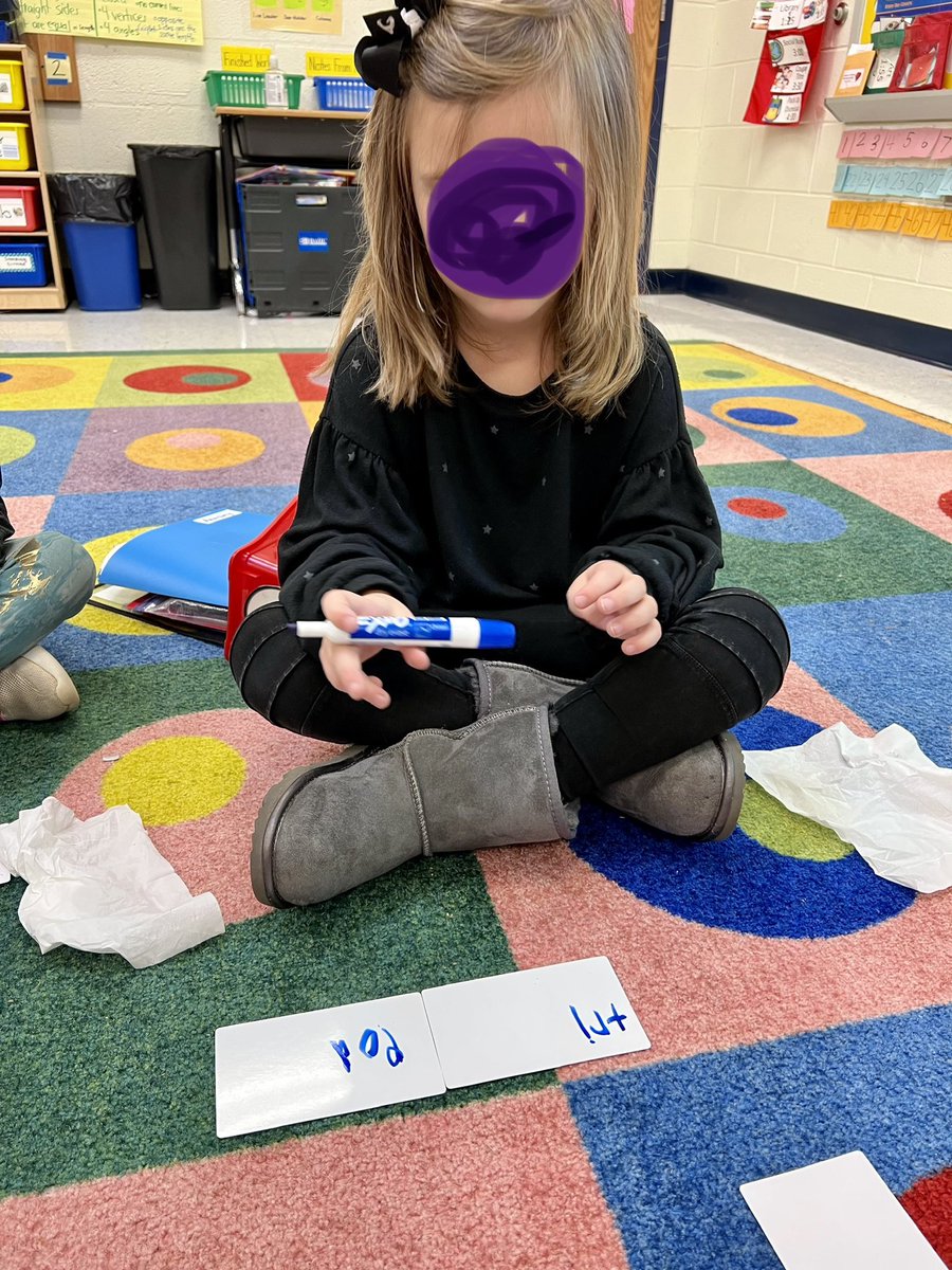 Using whiteboard index cards to apply our knowledge of open and closed syllables to read and write multisyllabic words. This group struggled with reading and writing CVC words at the beginning of the year. Systematic and explicit phonics instruction works!@FCPSElemLA