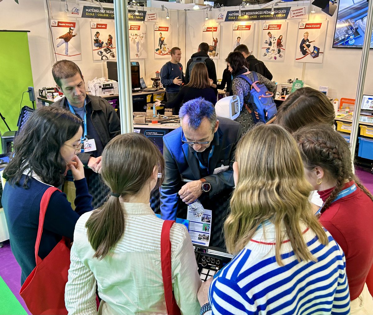 educatechexpo's tweet photo. L’école de demain se construit avec et pour… les enfants ! La nouvelle génération, première concernée par l’éducation numérique, est aussi présente au salon #EducatechExpo. L’occasion de tester les outils technologiques et pédagogiques des exposants 😊 https://t.co/34UItFZABD