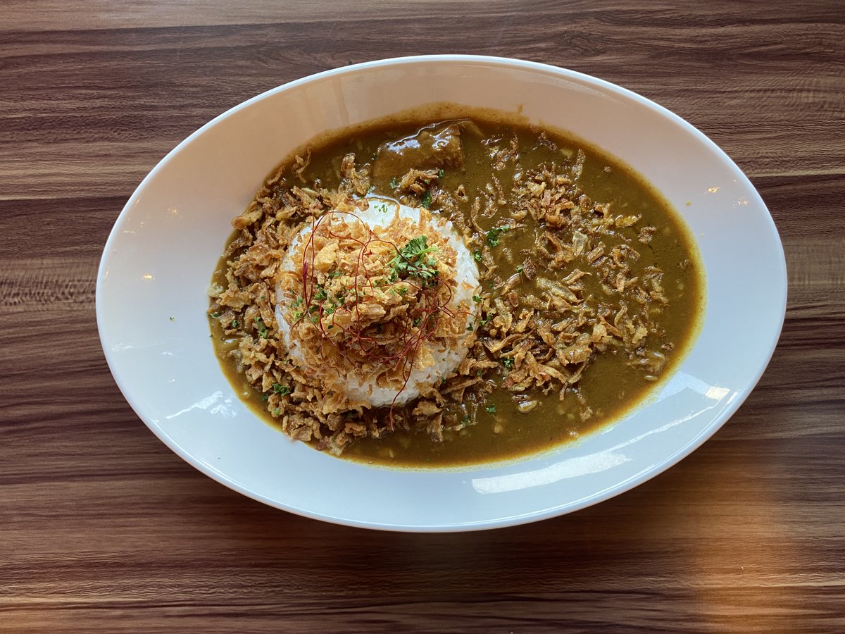Queens_Curry's tweet photo. オニオンチップをのせるだけで
ゴロっと味が変わります！
リンクからどうぞ！
https://t.co/fKSU6N48tU
販売開始からたくさんご注文ありがとうございます！
在庫の補充もされていますので
お待ちしております！
じゃんじゃんどうぞ！！
#牛すじカレー　#通信販売　#クイーンズカレー　#トロトロ牛すじ https://t.co/9KxRIxRA4f