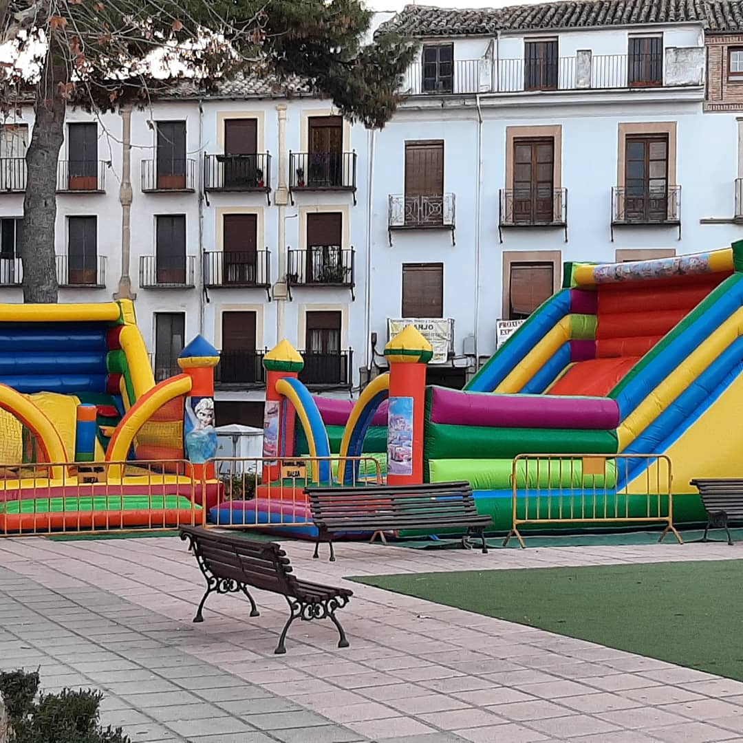 HINCHABLES DE ABISC EN EL PASEO desde el sábado 3 de diciembre de 11 a 2 y de 5 a 7, pase a 2€. Próximamente anunciaremos la programación de esta #Navidad2022