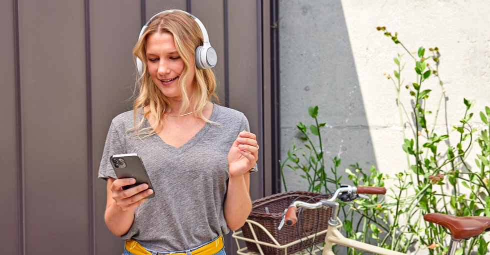 Use AI to Boost Your Cloud Contact Center hubs.li/Q01t8nBS0