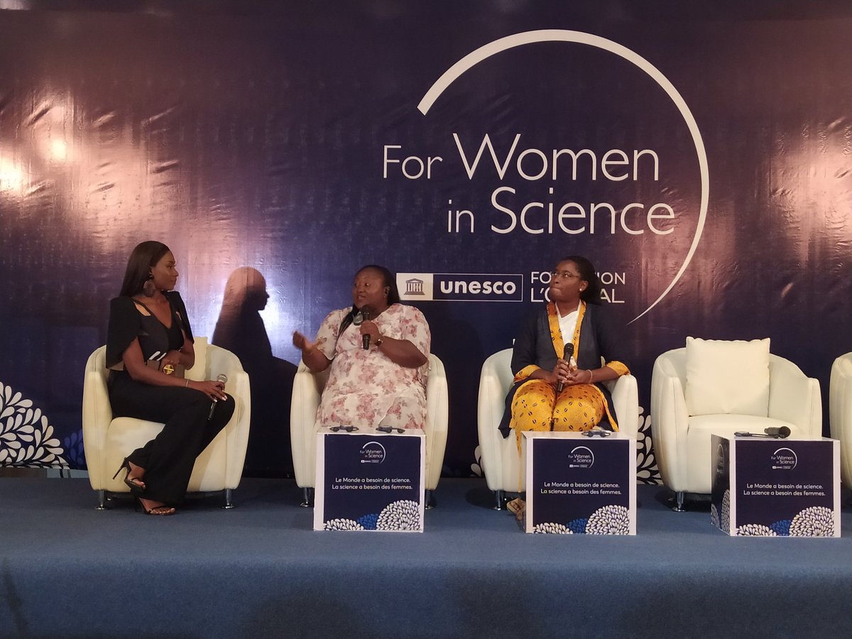 lmgaveriaux's tweet photo. Avant la remise du prix régional de la @FondationLOreal pour les femmes dans la science, une rencontre enthousiasmante entre des lycéennes d'#Abidjan et 20 lauréates venues de toute l'#Afrique subsaharienne, toutes super brillantes et battantes 
“if a men can do it, I can do it!” https://t.co/qVJCNJGP0s