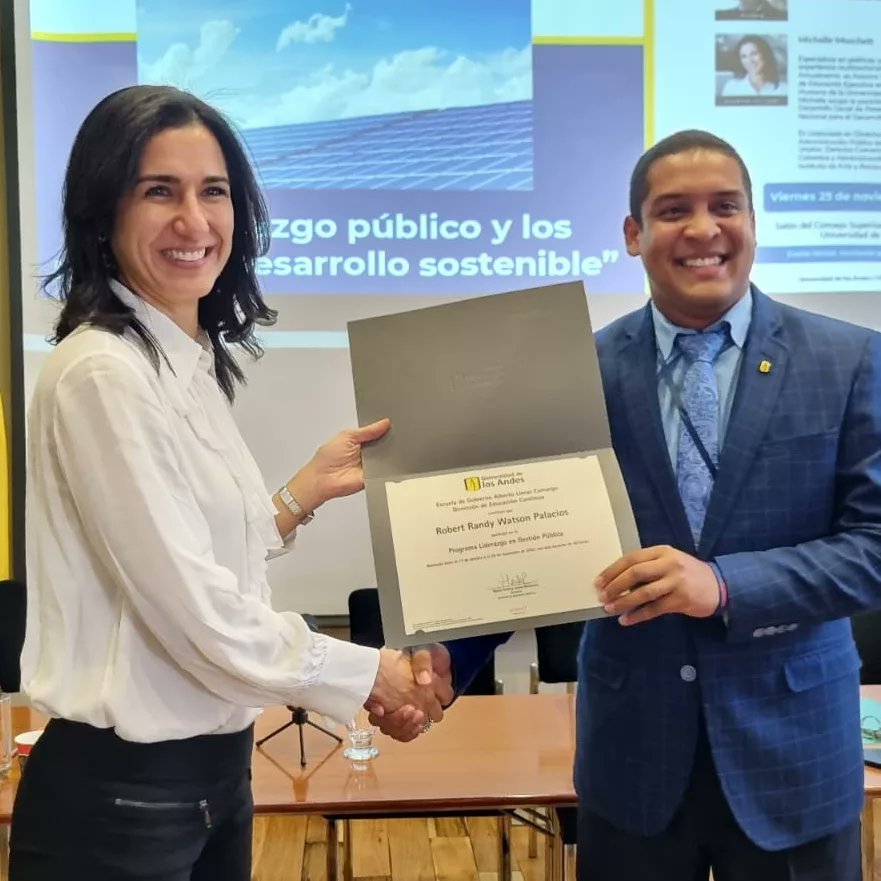 Juventud_moca's tweet photo. Queremos felicitar a nuestros compañeros Robert Watson de la Juventud de Bocas del Toro y a Yariela Sanjur de la Juventud de Coclé quienes finalizaron con éxito el programa de Liderazgo en Gestión pública. Organizada por la Fundación Todo Panamá y la Universidad de Los Andes. https://t.co/ejCgYUYOqy