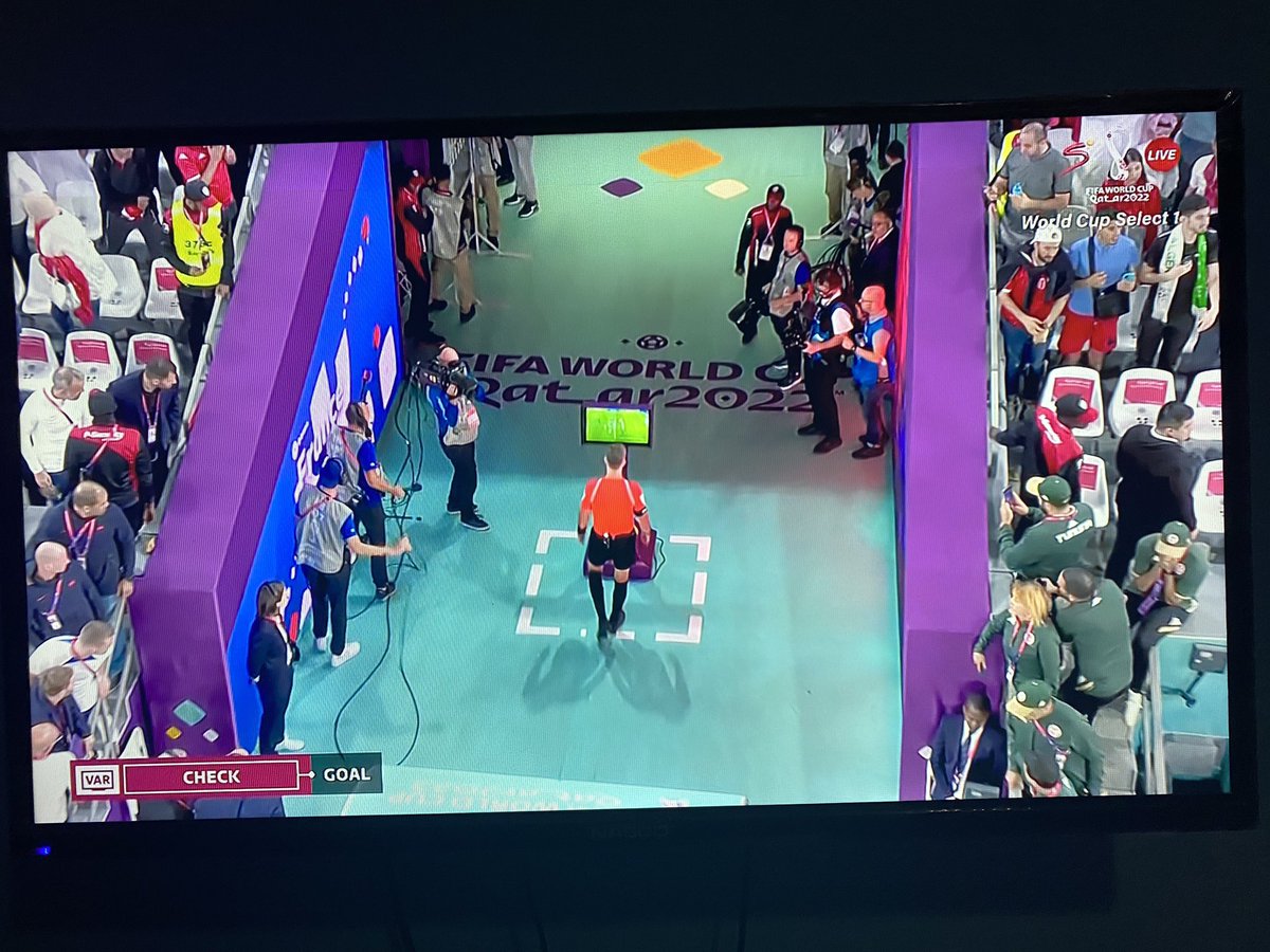 draaz7's tweet photo. Off side rule is worst then Duckworth Lewis 😡 #FIFAWorldCupQatar2022  #FRATUN https://t.co/8wgDnfSDPc