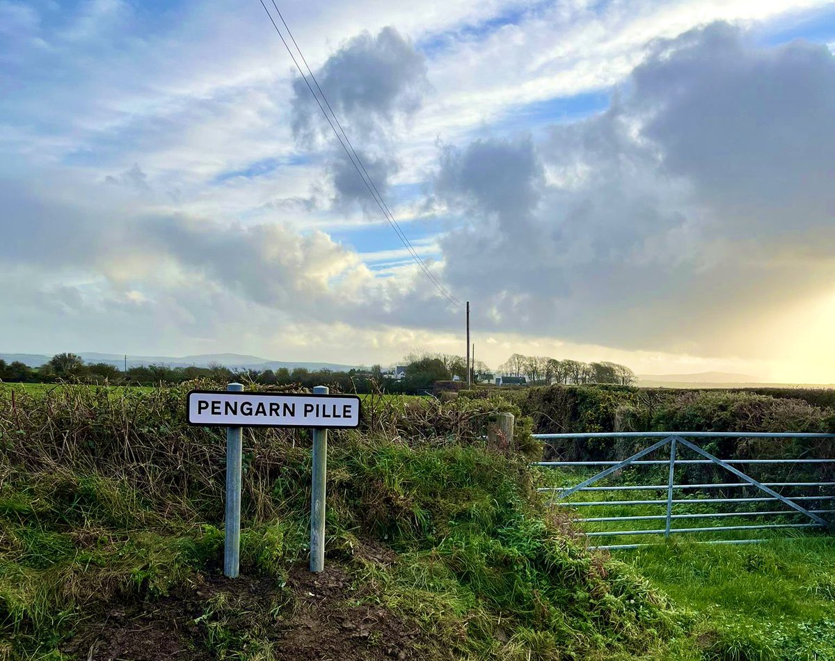 Clive Davies (@clivebronydd) on Twitter photo Mae cadw enwau lleoedd Cymraeg yn bwysig.
Gosodwyd arwyddion ar gyfer PENGARN PILLE ger Y #Ferwig yn ddiweddar.  
 #Hanes #Diwylliant #NidPumHeol 
//
Keeping Welsh place names is important.
Recently installed, signage for PENGARN PILLE near Verwig
#History #Culture #NotFiveRoads Mae cadw enwau lleoedd Cymraeg yn bwysig.
Gosodwyd arwyddion ar gyfer PENGARN PILLE ger Y #Ferwig yn ddiweddar.  
 #Hanes #Diwylliant #NidPumHeol 
//
Keeping Welsh place names is important.
Recently installed, signage for PENGARN PILLE near Verwig
#History #Culture #NotFiveRoads