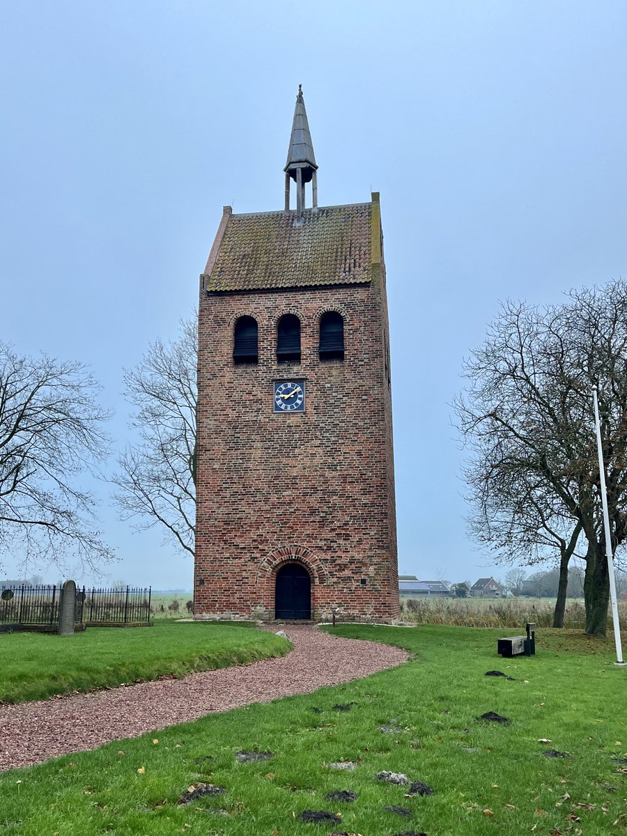 Vanochtend gezien hoe overtuigend de stichting Oude Groninger Kerken de middeleeuwse kerk en toren van Garmerwolde heeft doorbestemd tot de eerste ⁦@schoolkerk⁩. Ik hoop dat er meer volgen.