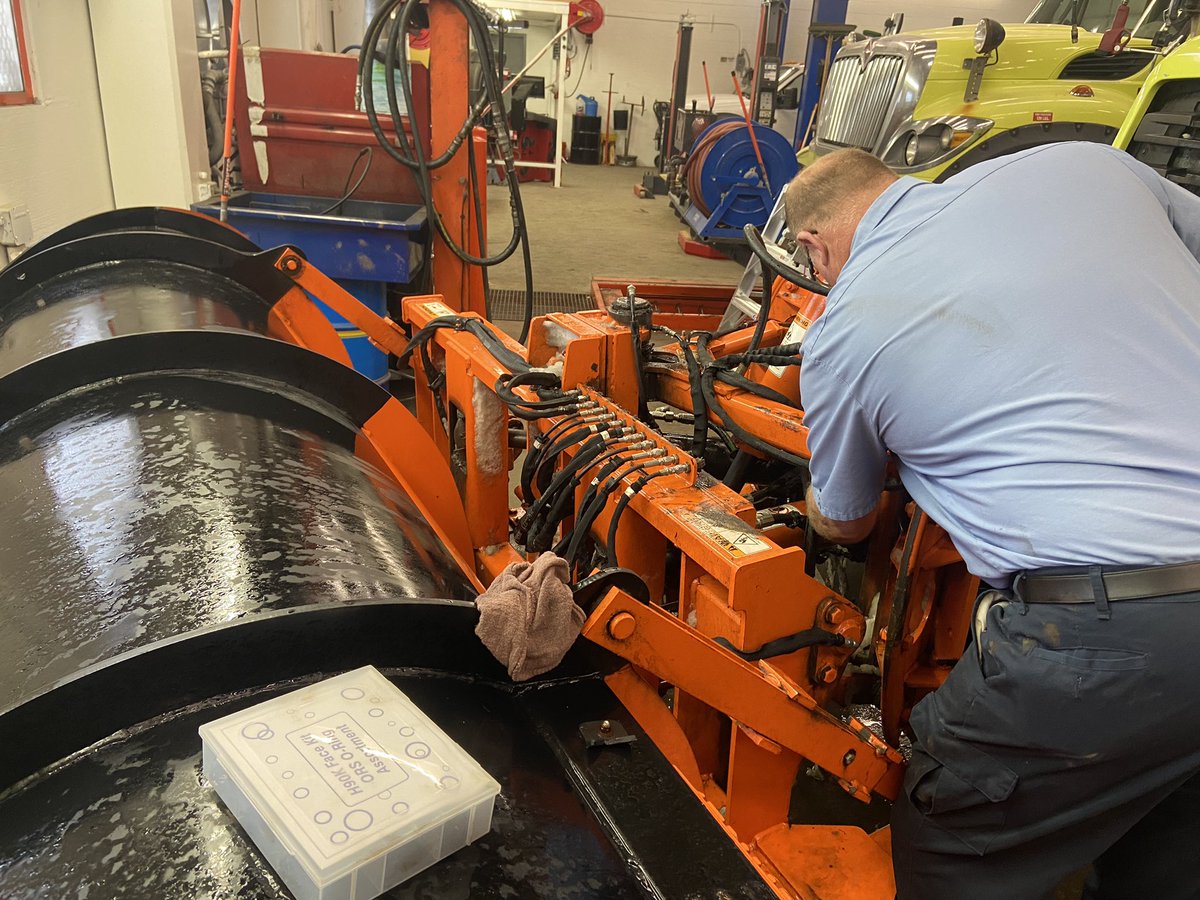 WSDOT East on Twitter "We had a hydraulic line break on one of our