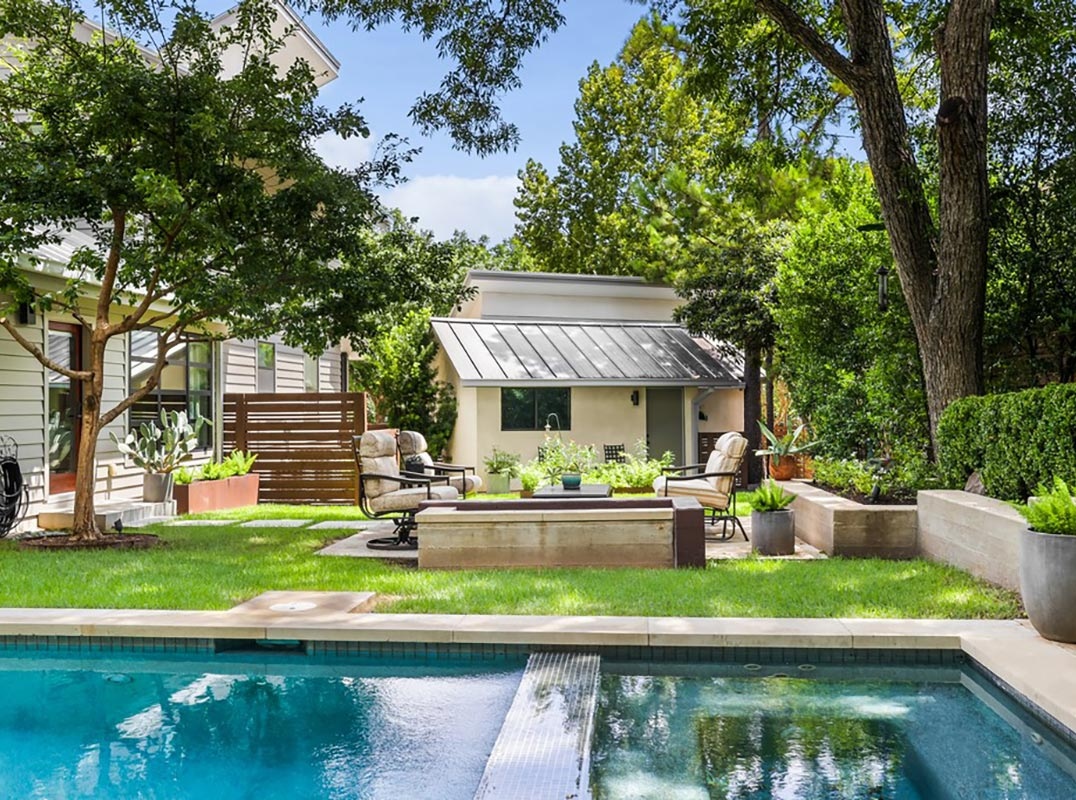 luxuryhomemag's tweet photo. Austin LHM
Tarrytown Transitional On A One-Third Acre Lot
https://t.co/s1347Jfzhx
Presented by Robin Banister |  Compass Real Estate
#luxuryhomemagazine #luxuryhomes #luxuryliving #luxuryrealestate #luxuryhomerealtors #austinluxurylistings #austinluxuryhomesforsale https://t.co/IO3lSaMrHb