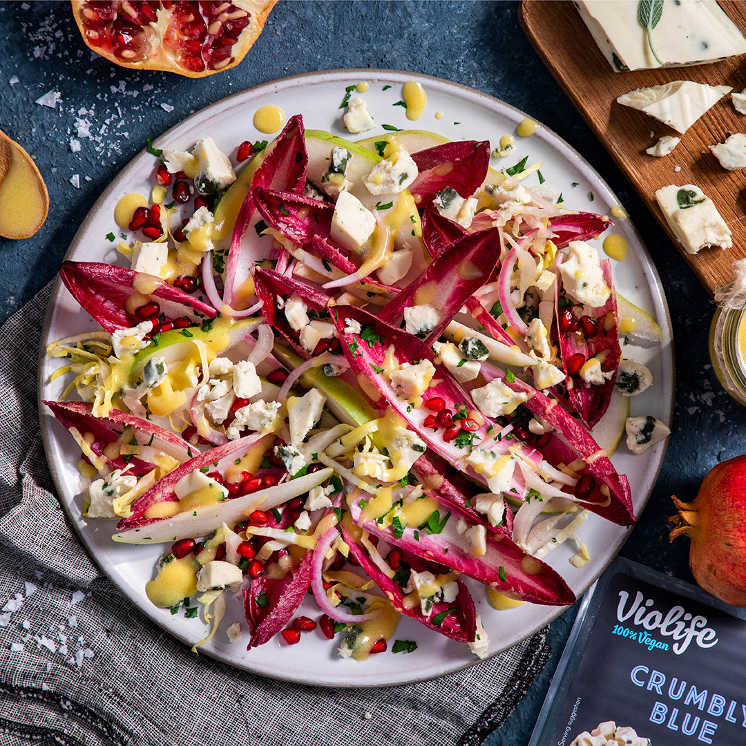 Don't forget to eat your greens, your reds and your blue 😉 This amazing #wintersalad has everything you need including your favourite Violife #crumblyblue 💙
👀 violifefoods.com/recipe/pear-ch…