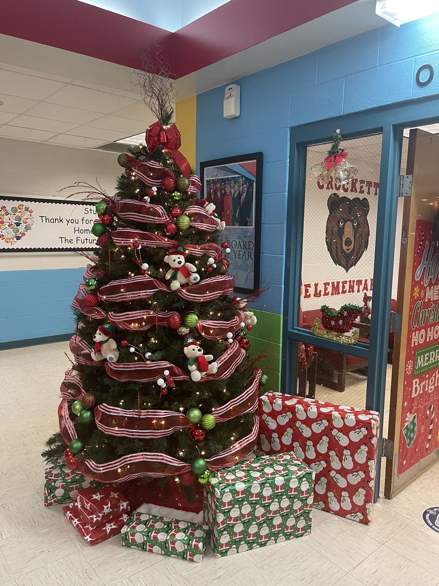 SPopulations's tweet photo. Christmas in the Valley. https://t.co/PZ319LzP0J