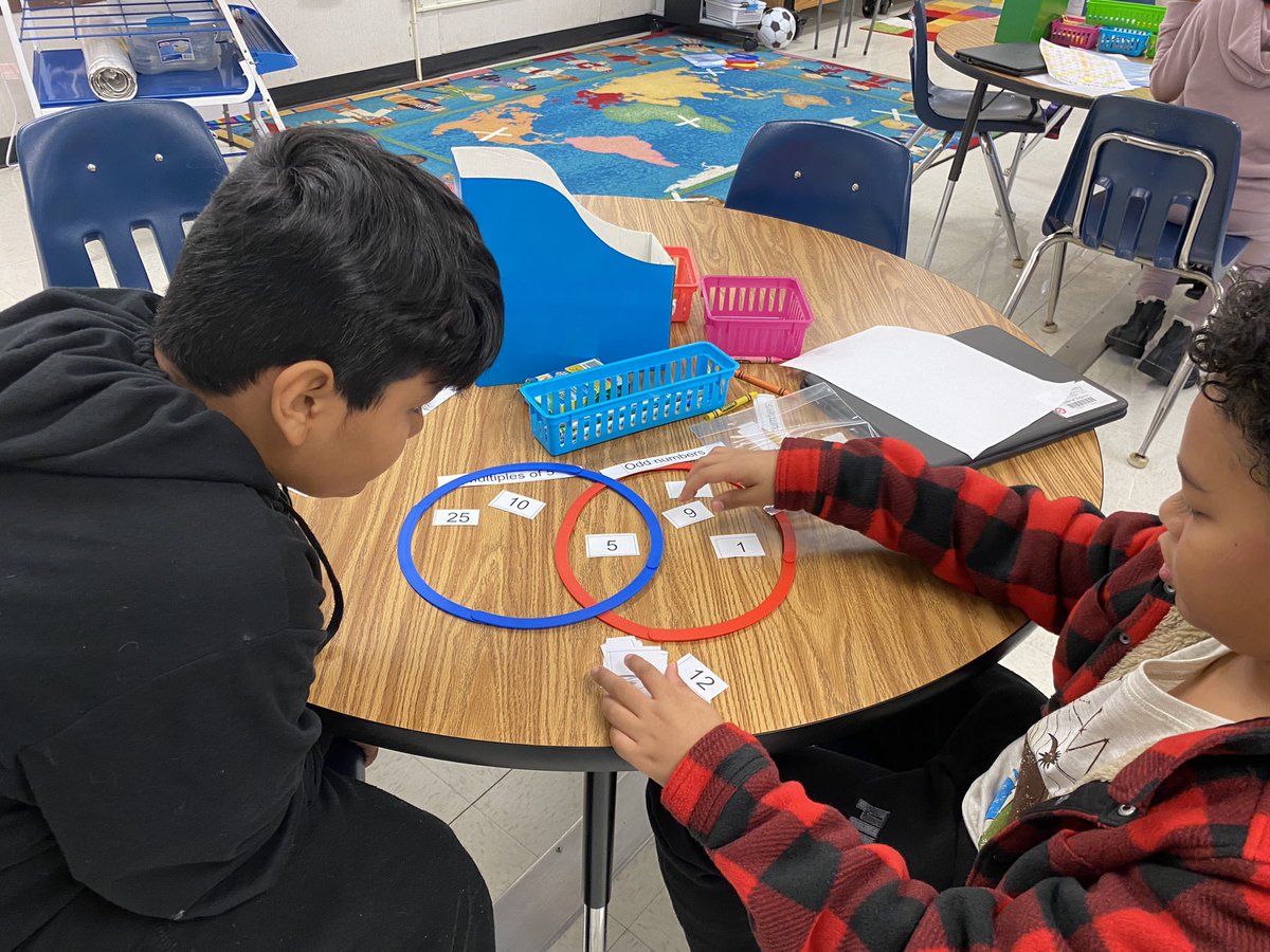 aart_michelle's tweet photo. Cougars discover patterns and connections among factors, multiples, and leftovers. @aart_michelle @ColumbiaES_PTA @ColumbiaES_fcps https://t.co/qCZaQfTeIG