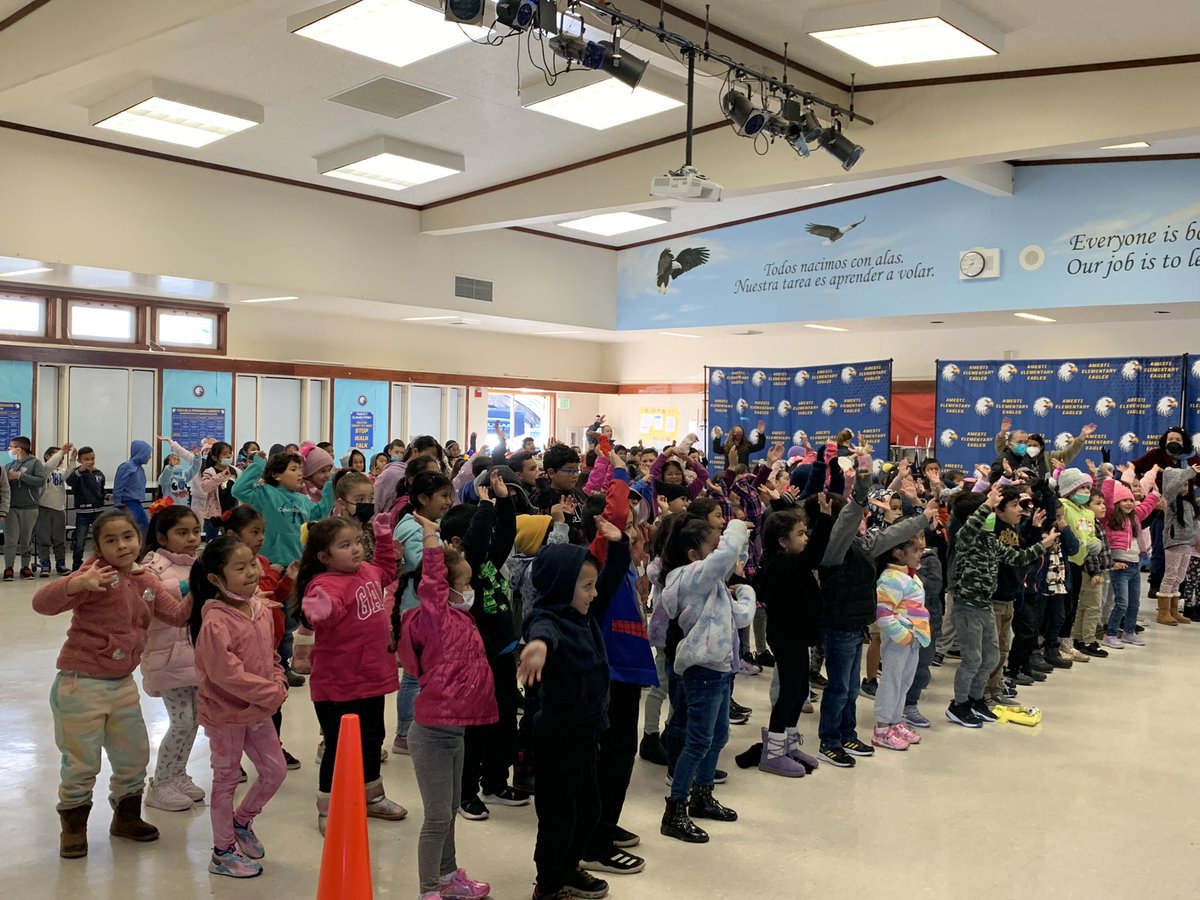 AME_Eagles's tweet photo. Learning the Mammal Dance with the Banana String Band! https://t.co/hTi9obzc0M