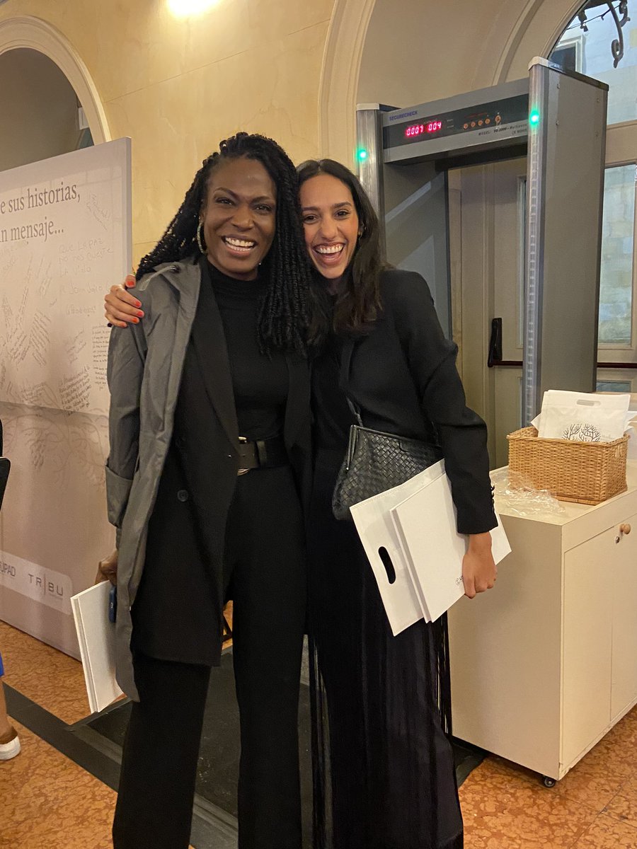 anapaulinamc's tweet photo. "La paz también ha sido negra, indígena, mujer…"
Me enamoré de @AnaCopete10 directora del Festival Petronio
#LideresDeVida https://t.co/vhUkZHoSJu