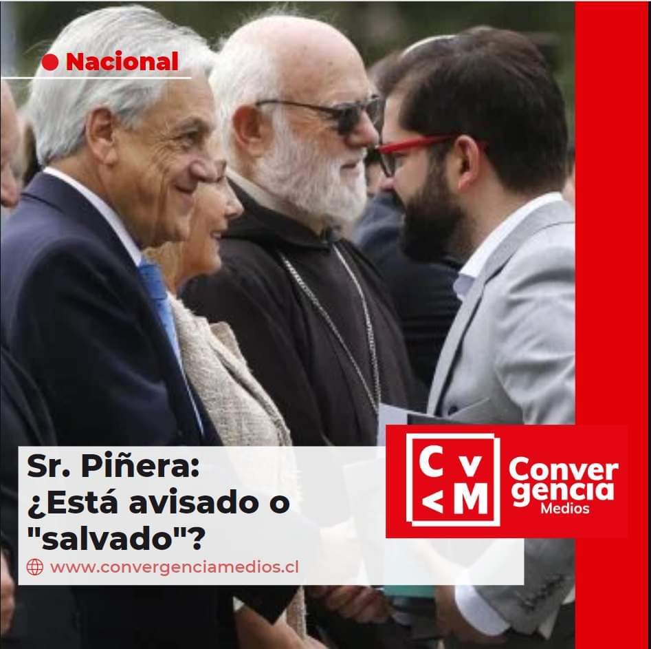 Un sonriente Gabriel Boric estrecha la mano de Sebastián Piñera, a quien durante la campaña presidencial acusaba que llevaría incluso a tribunales internacionales por su responsabilidad en las violaciones sistemáticas a los DDHH ocurridas durante la Revuelta Popular.
