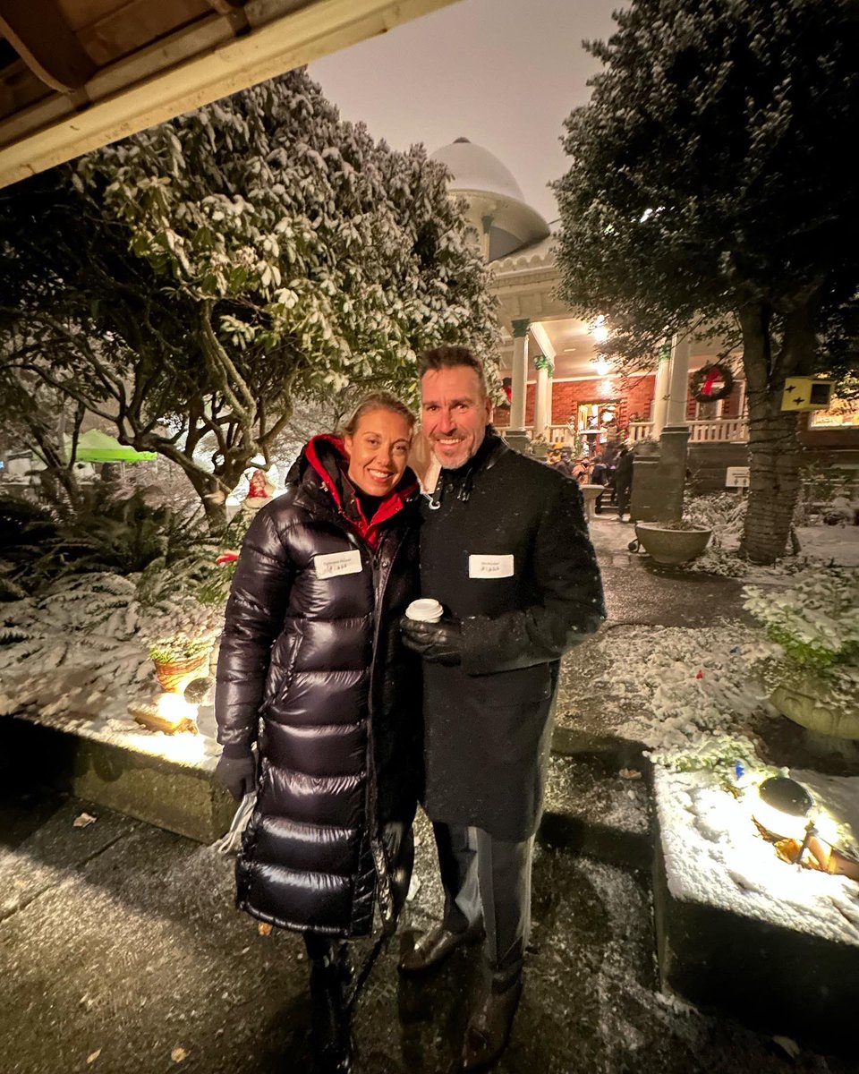 Annual @canuckplace Lighting Of The House…a very special place! ❤️@rogers @canucks @canucksalumni #childrenshospice #pediatricpalliativecare #family #love #christmas #kids #magical #vancouver #weareallcanucks #teamrogers