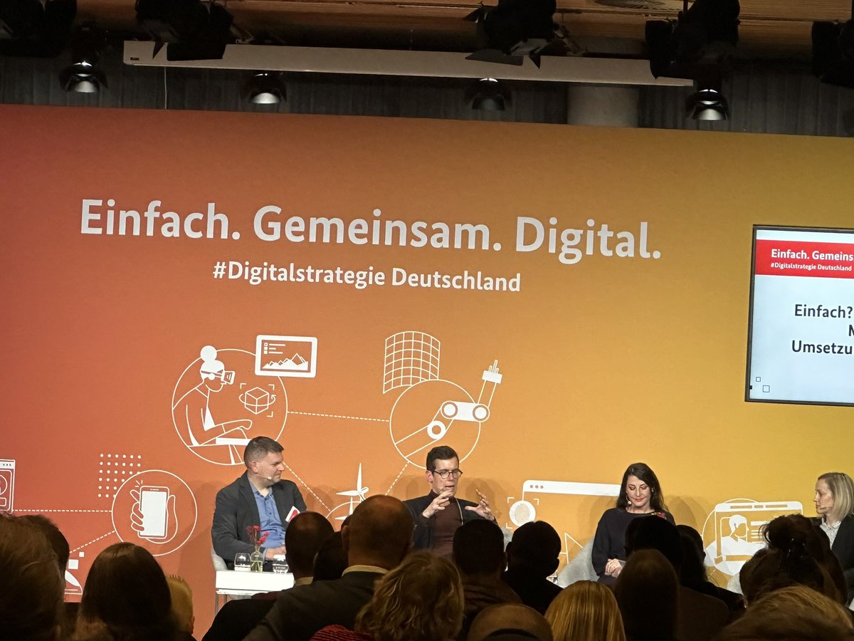 Bei #DigitalID will @bmdv nicht nur an die öff. Verwaltung denken, sondern ganzes Ökosystem mitdenken, sagt <a href="/Datenbrake/">Ben Brake 🇺🇦</a>. Auch aus Sicht des <a href="/gdv_de/">GDV</a> sind im Wirtschaftsleben nutzbare #DigitalID wichtig für gegenseitiges Vertrauen und effiziente Prozesse. <a href="/peterschwark/">Dr. Peter Schwark</a>