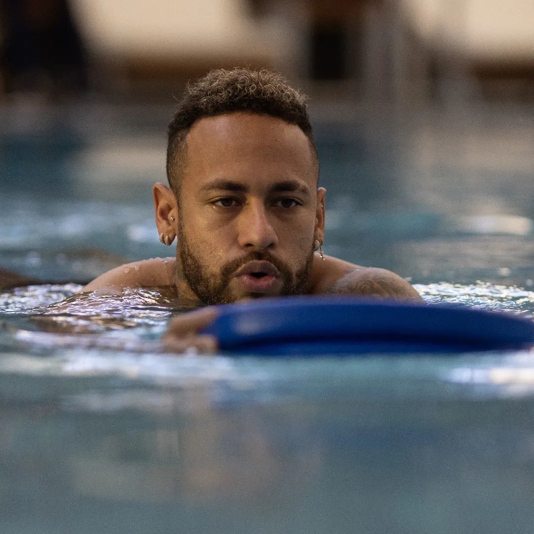 Ayer el departamento médico informó que Neymar estaba recuperándose conforme lo establecido en su programa. Podría llegar para los partidos de octavos