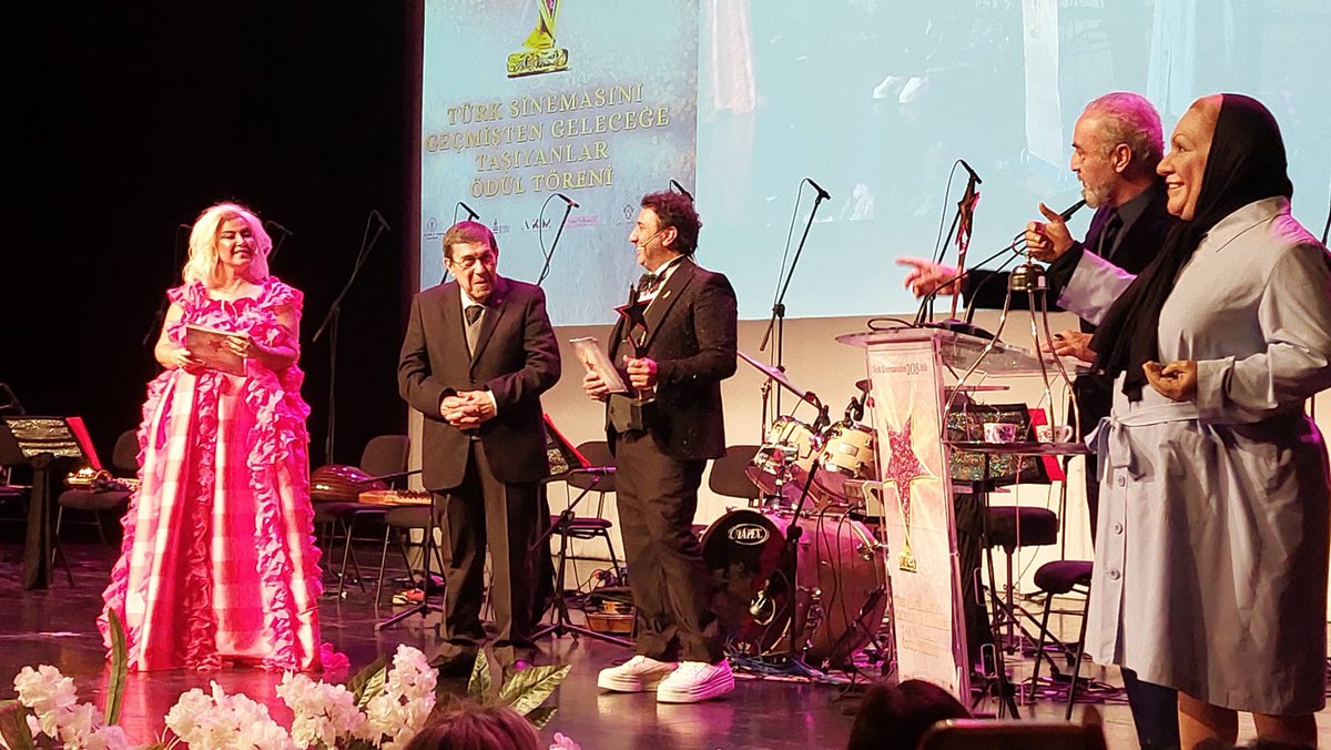 Yılmaz Erdoğan🌟
Türk Sineması 108 Yaşında🎞️
Türk Sinemasını Geçmişten Geleceğe Taşıyanlar Ödül Töreni🏆🌟🥇