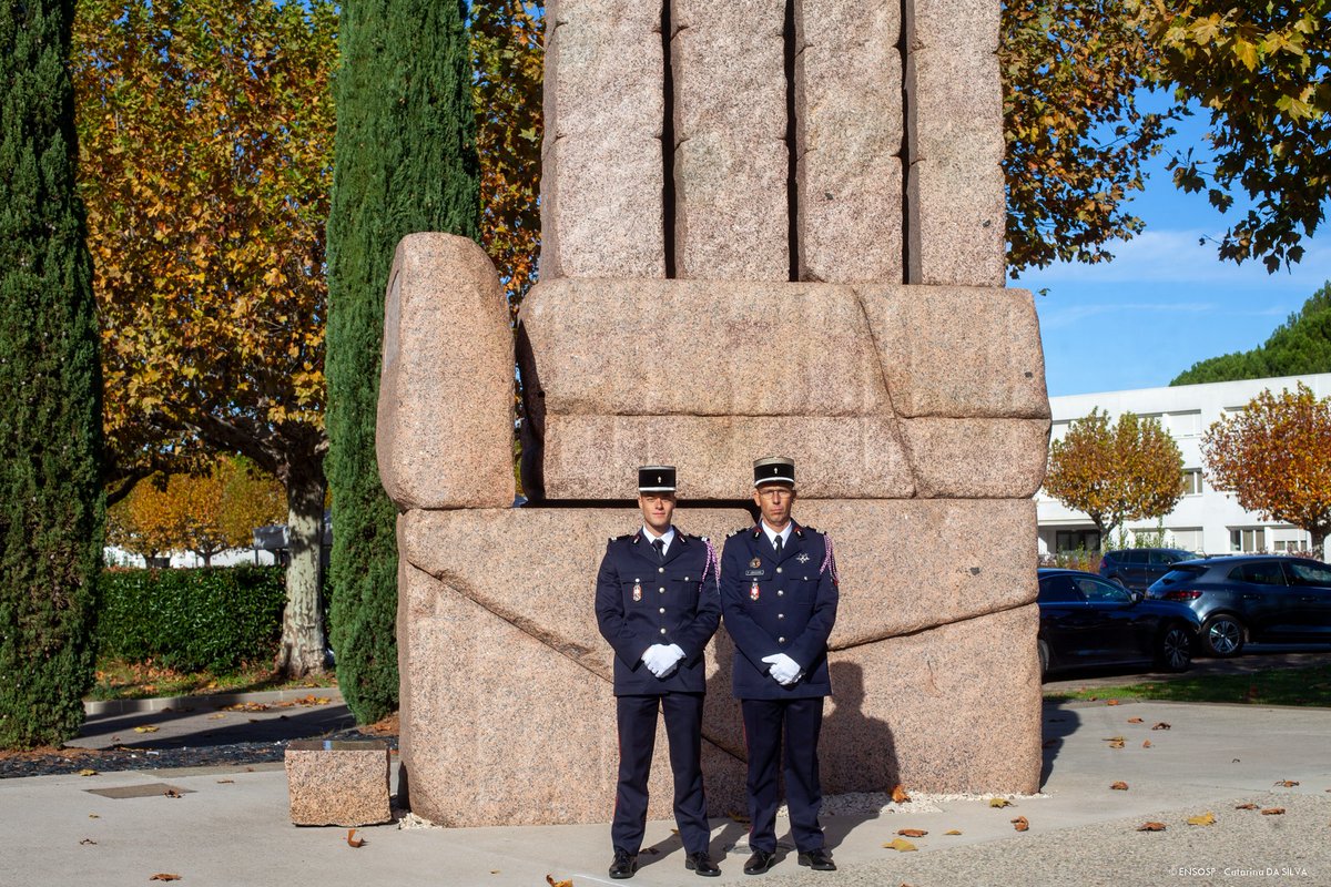 Petit clin d’œil #madein42 en provenance de <a href="/ENSOSP/">Ensosp</a>   où 2 officiers, père et fils, du <a href="/sdis42/">Sapeurs-pompiers de la Loire / SDIS 42</a> suivent leurs formations : Le Ltn 1e cl. Thomas LEBOUCHARD pour sa formation d'intégration #FILT et le Lcl Patrick LEBOUCHARD qui a débuté sa formation d'élève-colonel #ESD5