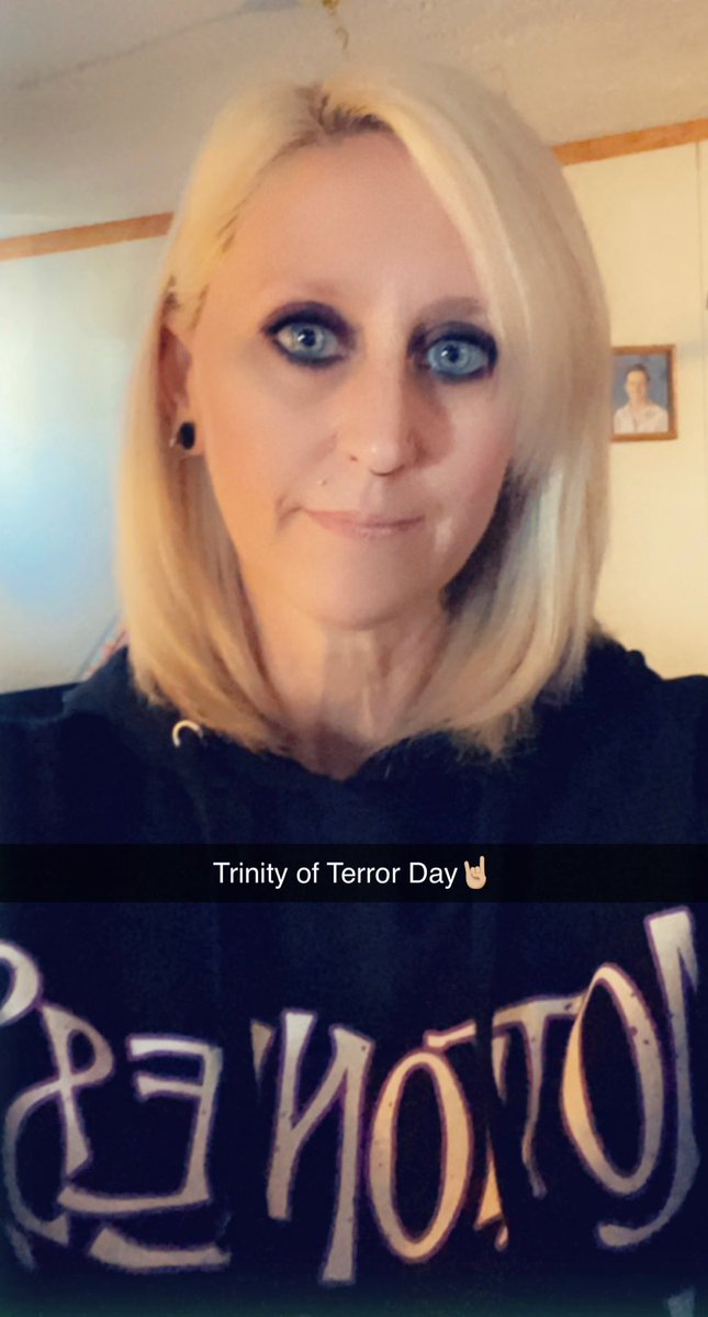 MistyMisbehavin's tweet photo. Nashville here we come…@ChrisMotionless I’m coming for a rose🌹 please please please 🤞🏼🤞🏼🤞🏼 https://t.co/aoxR7krtGK