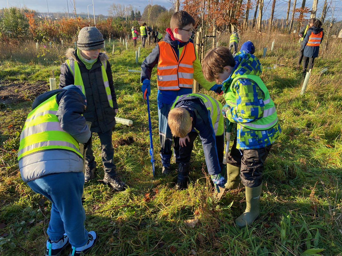 PKCTrust's tweet photo. Thank you to @OurLadysPerth pupils and staff for planting trees yesterday at Perth Crematorium for #TreeForEveryChild in Perthshire. With the Woodland Trust we’ve been sprucing up the landscape as part of Queen’s Green Canopy and #NationalTreeWeek! #PKOffer 🌳🌳🌳 https://t.co/cPZ2gMUdOk