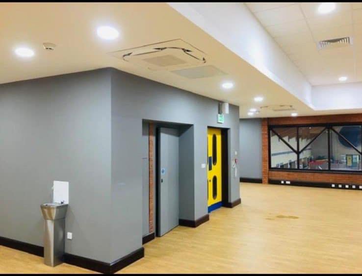 wadedecorator's tweet image. Back in December 2020 our work on the Kingfisher Leisure Centre in Sudbury came to an end! The Leisure Centre underwent a £2.4 million revamp and brought a &quot;huge&quot; new extension, with a fully refurbished gym and fitness studios. 🏃‍♂️🚴🏋️‍♀️

#refurbishment #painteranddecorator #sudbury