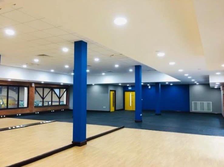 wadedecorator's tweet image. Back in December 2020 our work on the Kingfisher Leisure Centre in Sudbury came to an end! The Leisure Centre underwent a £2.4 million revamp and brought a &quot;huge&quot; new extension, with a fully refurbished gym and fitness studios. 🏃‍♂️🚴🏋️‍♀️

#refurbishment #painteranddecorator #sudbury