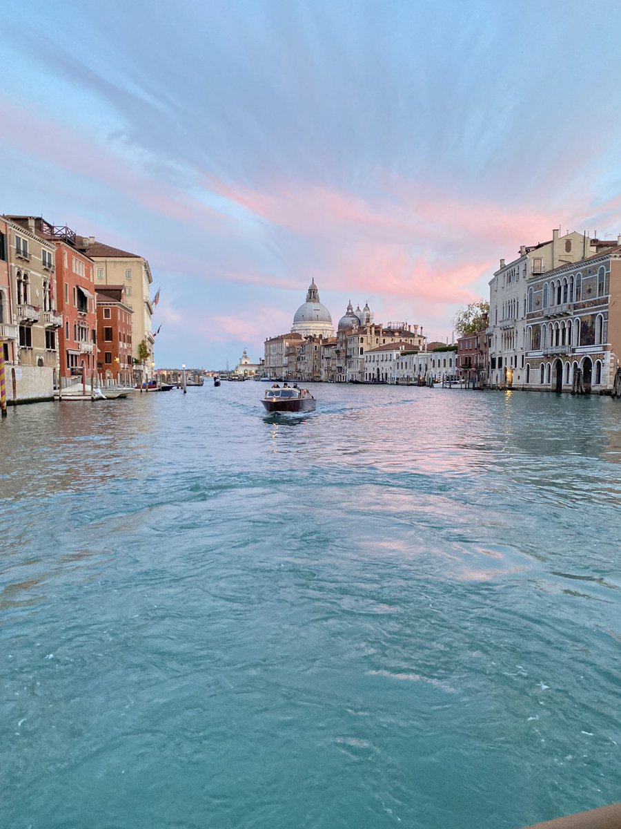 jmde99's tweet photo. Un atardecer en Venecia https://t.co/vUSXuceIwC