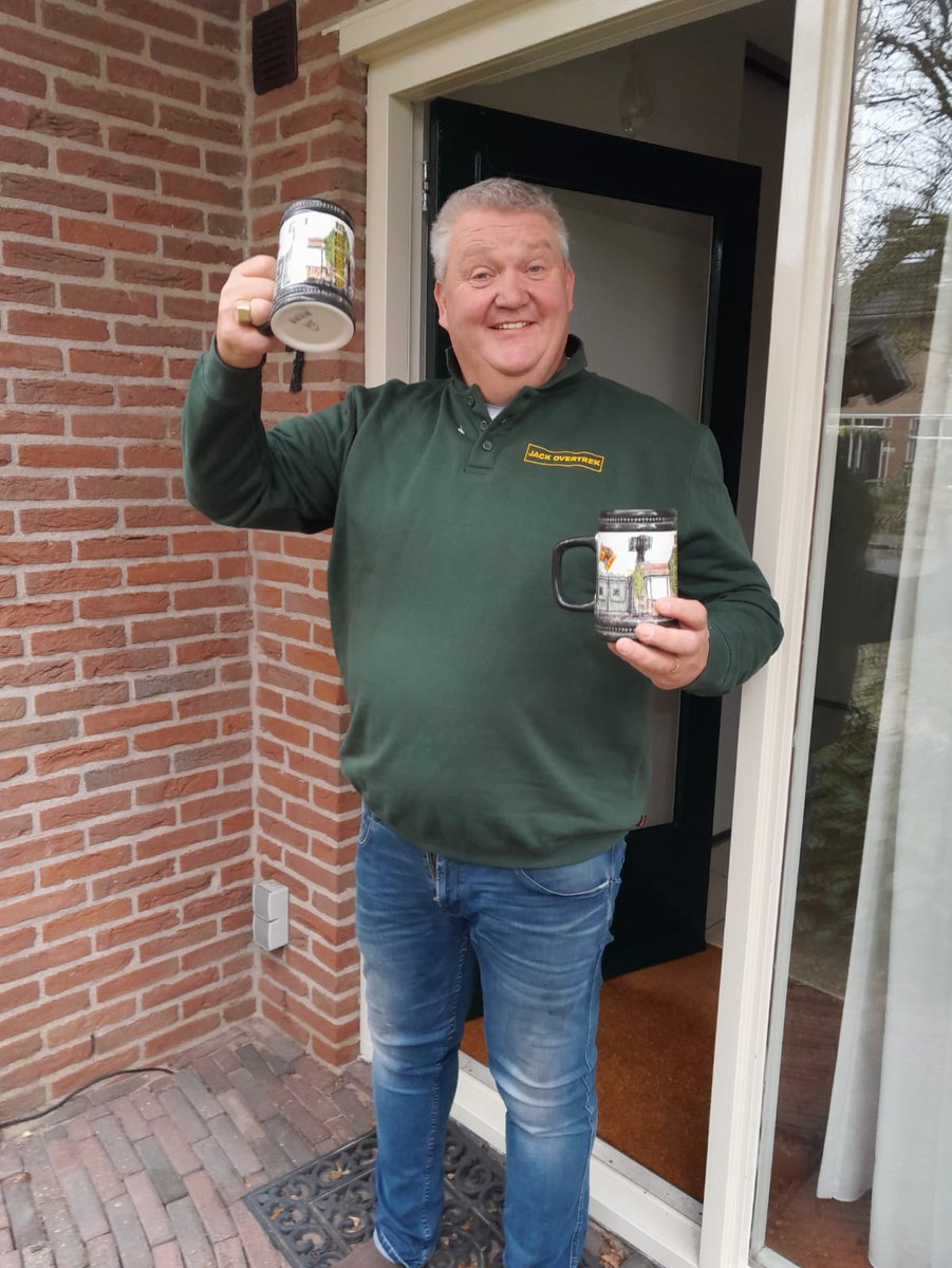 De meeste bierpullen zijn bezorgd, de laatsten volgen binnenkort. 🙂
Dit allemaal gemist? Ze zijn ook nog verkrijgbaar bij Intratuin Deventer. Per pul een knaak (2,50) naar de club.