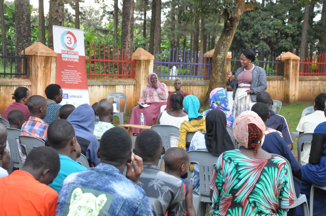 PEERUganda's tweet photo. PEERU conducted a community dialogue at
Ntawo Village, in Ntaawo Ward Parish, Mukono Town Council. The dialogue was centered on conversations around creating a favorable environment for adolescents & youth to access responsive
SRH & HIV services & information
#03Program @UNESCO https://t.co/mDDuO12EDA