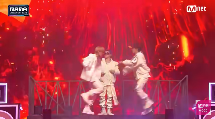 pannchoa's tweet photo. Treasure receives praise for their live performance at MAMA
https://t.co/0HhyhKTcG8 https://t.co/S815UiXQ0x