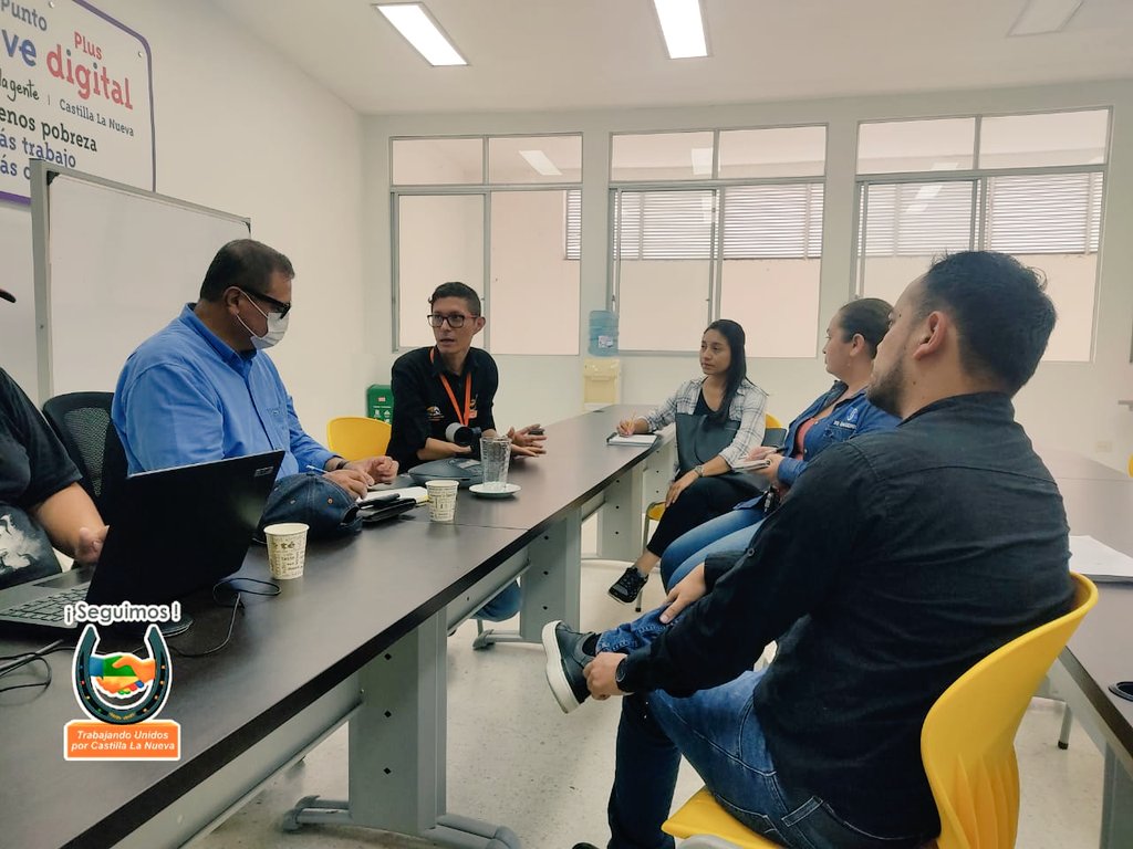GobMpalCastilla's tweet photo. #AEstaHora | La Adm Mpal en cabeza del alcalde Fernando Amézquita en compañía del Dpto Adm de Infraestructura, realizan comités de seguimiento de obras del municipio. 
Espacio en el que se evalúan términos, etapas y avances de las obras que se realizan en el territorio castellano https://t.co/Wa7yTaAOtS