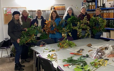 ColwallOrchard's tweet photo. An afternoon of natter and festive cheer as we put together festive Christmas wreaths ... all made from locally foraged flora from our gardens and hedgerows... on sale at our Mistletoe Fair this Saturday. https://t.co/3BQMP0eOck
