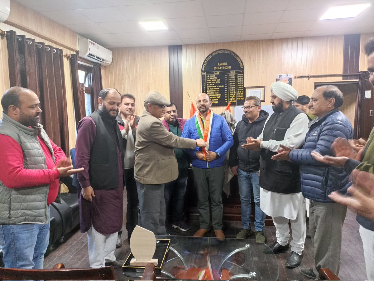 GGF delegation headed by GGF J&amp;K President, Dr S P Varma, presented GGF Souvenir to Mr Mussarat Islam, Deputy Commissioner, Ramban for his outstanding contributions in uplifting district Ramban. Award was presented at DC Office, Ramban, J&amp;K. 

#Ramban