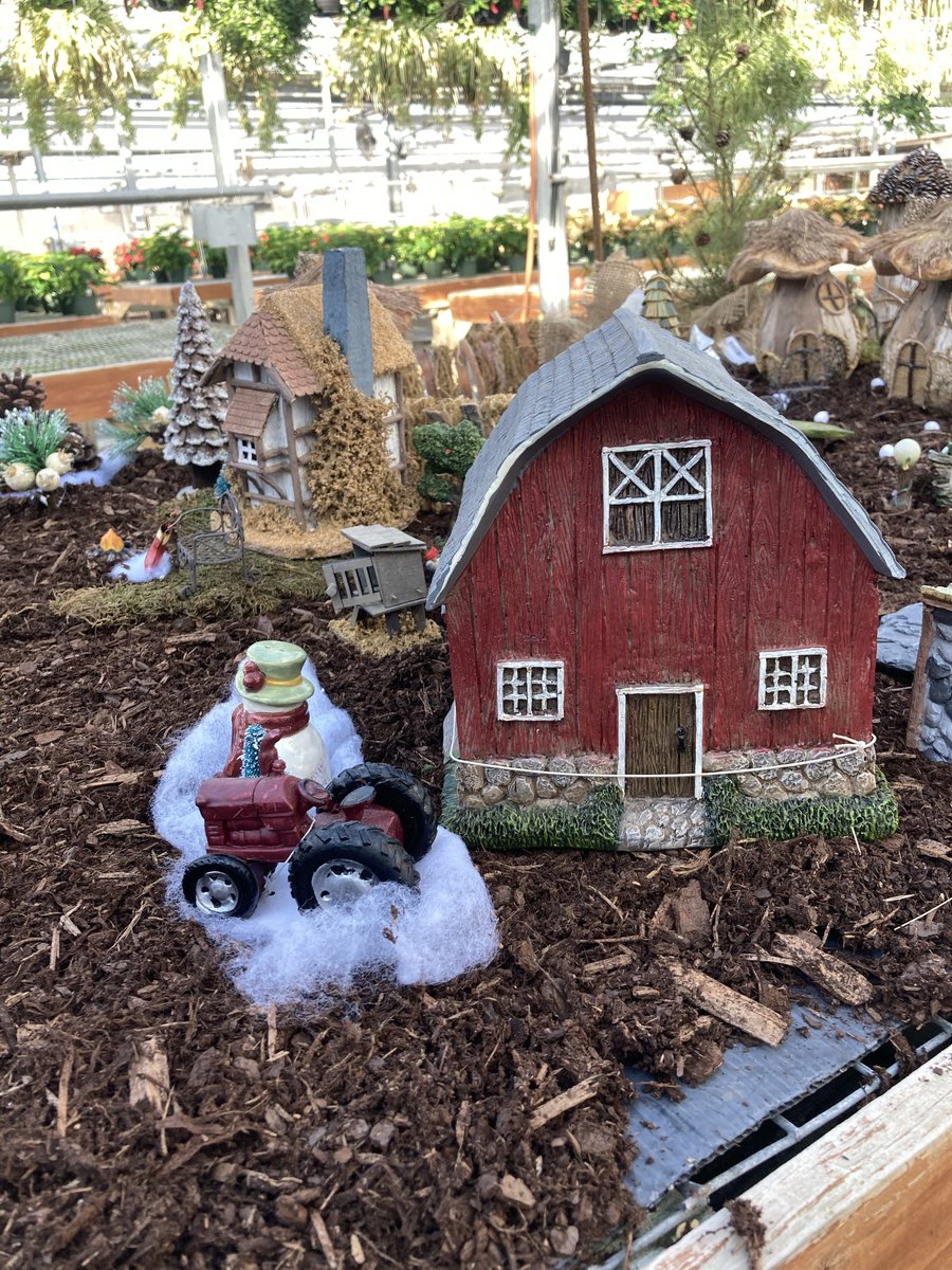 Meadow_View's tweet photo. MVG miniatures are  snow joke

#ChristmasDecorating #MVGChristmas #Wreath #Evergreen #christmasdecor #HappyHolidays #christmasiscoming #christmasspirit   #christmasseason #christmasinspiration #holidayseason #holidaydecor https://t.co/evvlYhd8j3