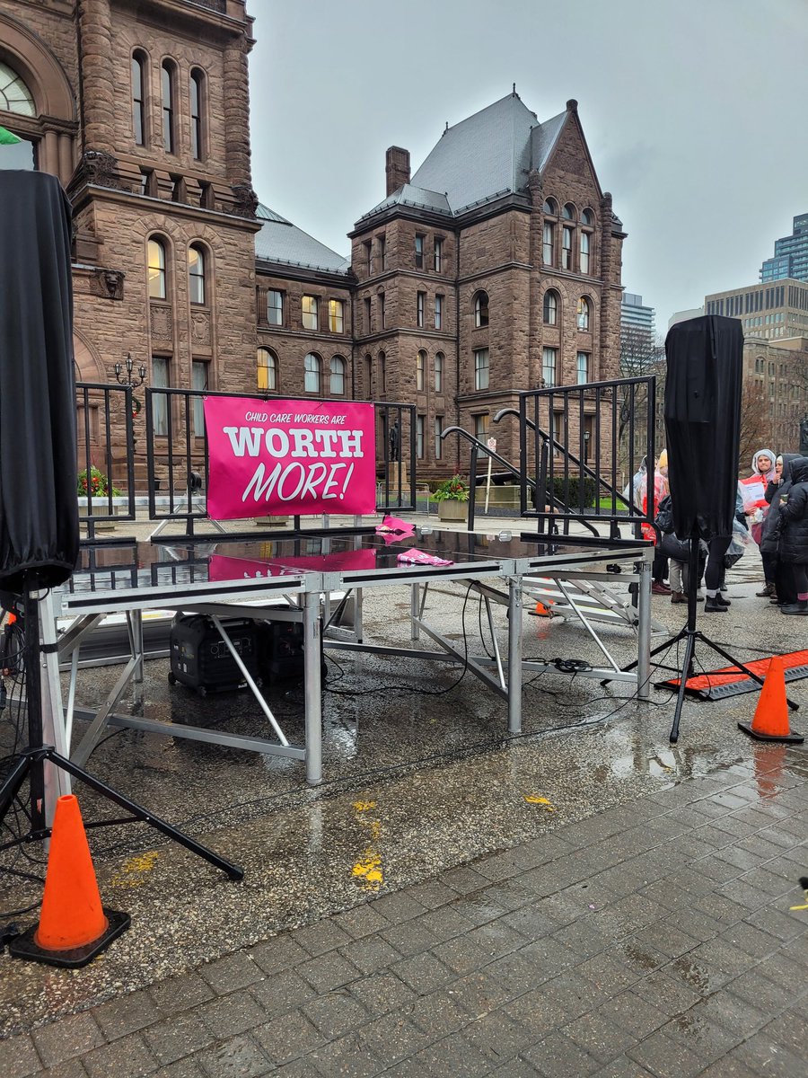 ProfMitches's tweet photo. #ECEPower #WorthMore @FanshaweCollege at Queen's Park today!! @AECEO @ChildCareON https://t.co/yLt9ar81jy