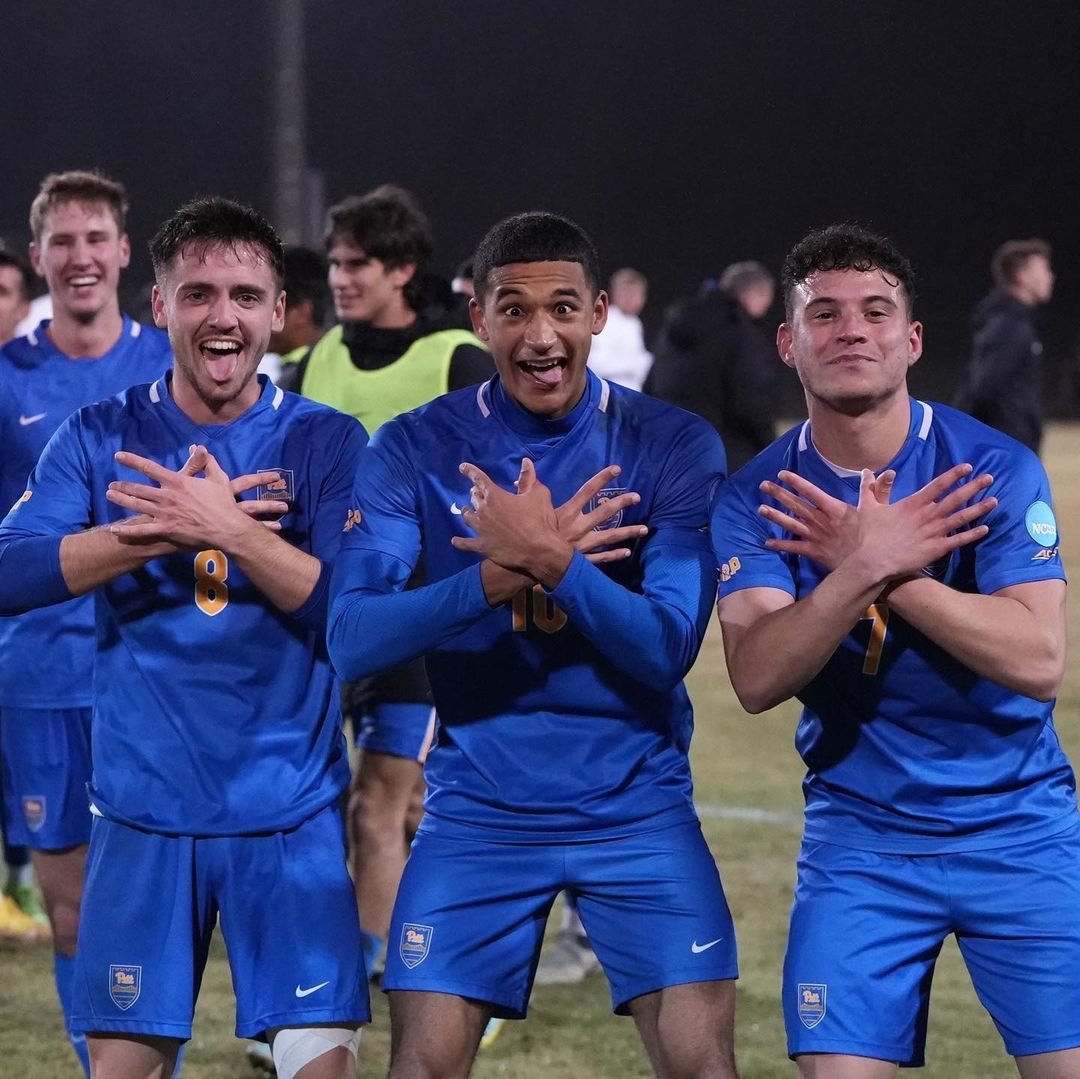 NCAASoccer's tweet image. Vote for the Men's #NCAASoccer Photo of the Week 📸

1⃣ @IndianaMSOC Slidin' into the Quarterfinals 🛝
2⃣ @Pitt_MSOC Upset city 💪
3⃣ @DukeMSOC Feeling elite 👏
4⃣ @UNCGsoccer Dream chasing 🪄