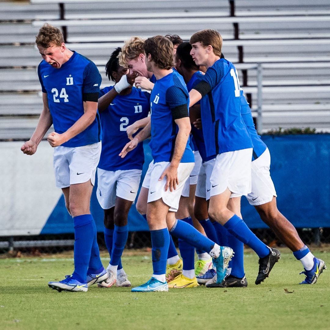NCAASoccer's tweet image. Vote for the Men's #NCAASoccer Photo of the Week 📸

1⃣ @IndianaMSOC Slidin' into the Quarterfinals 🛝
2⃣ @Pitt_MSOC Upset city 💪
3⃣ @DukeMSOC Feeling elite 👏
4⃣ @UNCGsoccer Dream chasing 🪄