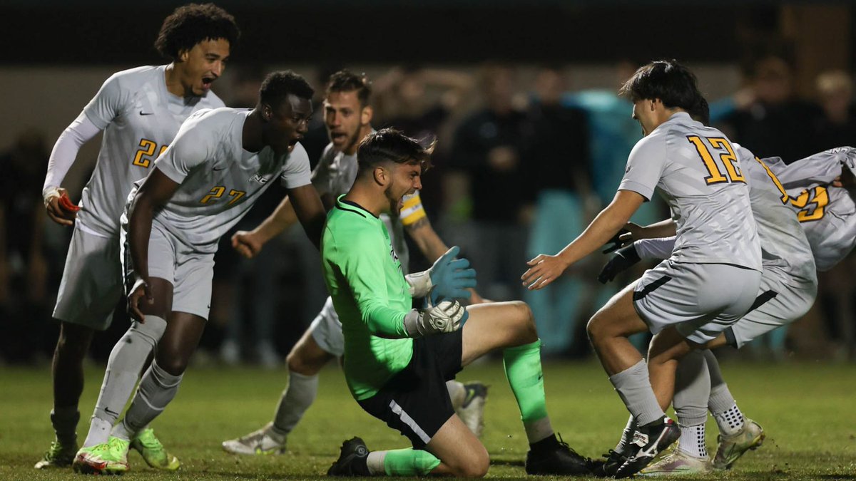 NCAASoccer's tweet image. Vote for the Men's #NCAASoccer Photo of the Week 📸

1⃣ @IndianaMSOC Slidin' into the Quarterfinals 🛝
2⃣ @Pitt_MSOC Upset city 💪
3⃣ @DukeMSOC Feeling elite 👏
4⃣ @UNCGsoccer Dream chasing 🪄