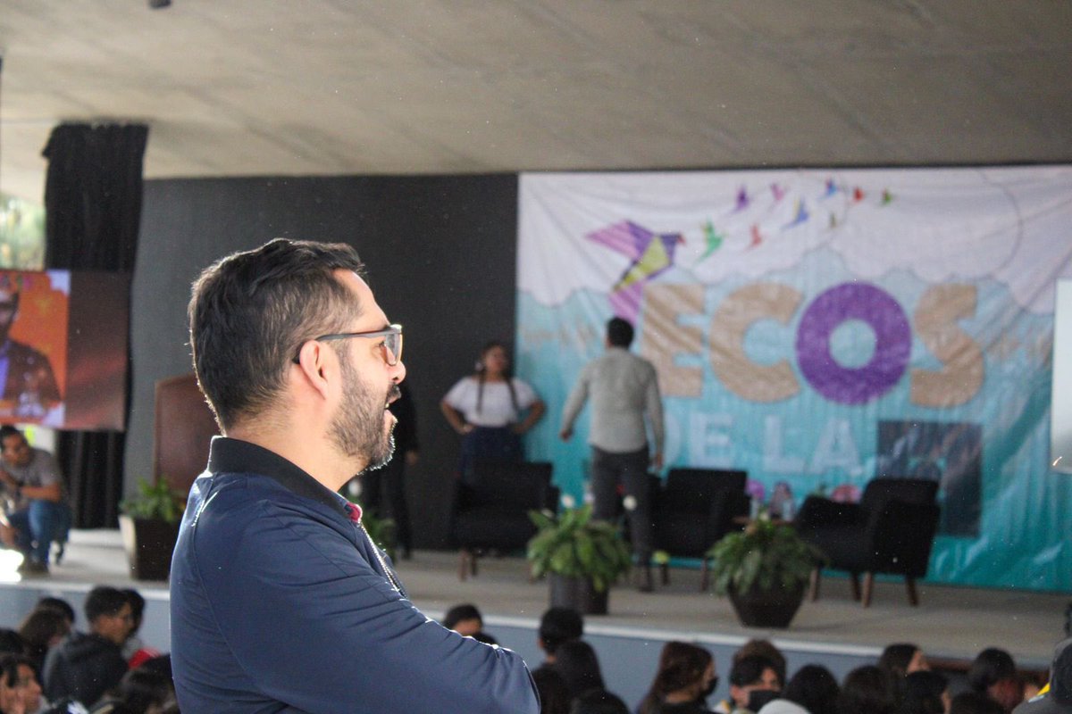 sems_udg's tweet photo. 📚 El escritor ✍🏽 colombiano 🇨🇴 Juan Camilo Rincón visitó la #Prepa16 como parte del programa Ecos de la @FILGuadalajara. 📖 

#EcosFIL #SomosLectores #CuidemosLaFIL #Fil2022 #Fil36 #PrepaUDG. https://t.co/ds9UQSTIES