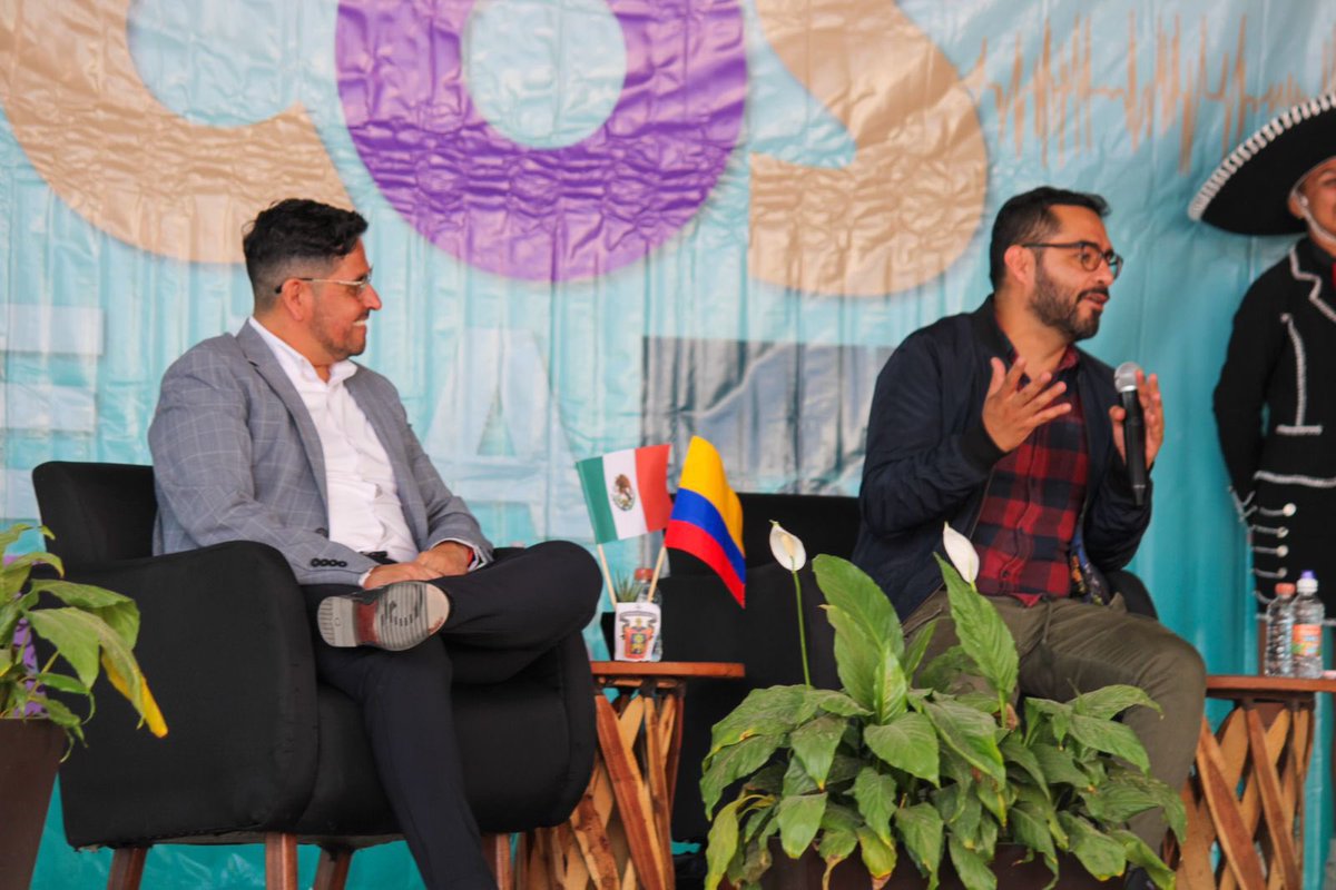 sems_udg's tweet photo. 📚 El escritor ✍🏽 colombiano 🇨🇴 Juan Camilo Rincón visitó la #Prepa16 como parte del programa Ecos de la @FILGuadalajara. 📖 

#EcosFIL #SomosLectores #CuidemosLaFIL #Fil2022 #Fil36 #PrepaUDG. https://t.co/ds9UQSTIES