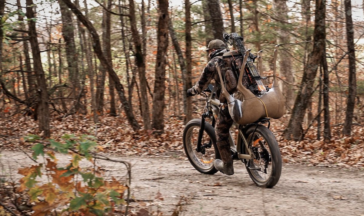 DruryOutdoors's tweet photo. You might be a redneck if...ππ€£
@mattdrury81 is rolling into the late season with an e-bike full of tricks! π²
#RideRogue #RogueRidge #Redneck https://t.co/SsejR60xkY
