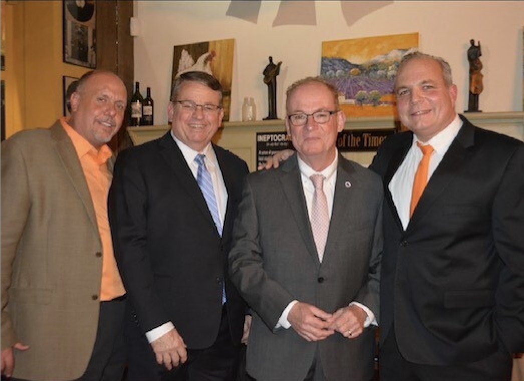 heritage_fcu's tweet photo. HFCU’s very own Shawn Simmons was recently elected to the Board of Directors of the Mid-Hudson Valley Mortgage Bankers Association! 

That same evening, the Mid-Hudson Valley Mortgage Bankers Association passed a motion to donate a $500.00 check to a local Veteran charity! 👏 👏 https://t.co/k6MhrQo3Ad