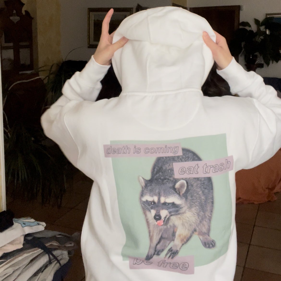 soos_mtg's tweet image. Guess who’s going to be the coolest person at the next tournaments 🤫🥶

Thank you so much @puppercore for blessing me with all these clothes 💜
#dogecore #clothes #Tournament #mtgcommunity