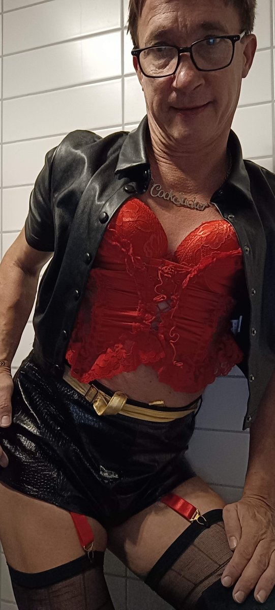 AndreaMoreau11's tweet photo. Werde morgen mal am Airport Zürich schauen ob ich im WC Schwänze lutschen kann, würde mich auch bücken und arschficken lassen. RT wenn du mich auf WC ficken willst
#Sissy #Femboy #Putita #puta #Schlampe #Hure #Cocksucker #Schwanzlutscher #boytoy #PVCwhore #LeatherDress RT ! https://t.co/dTWr78kSBk