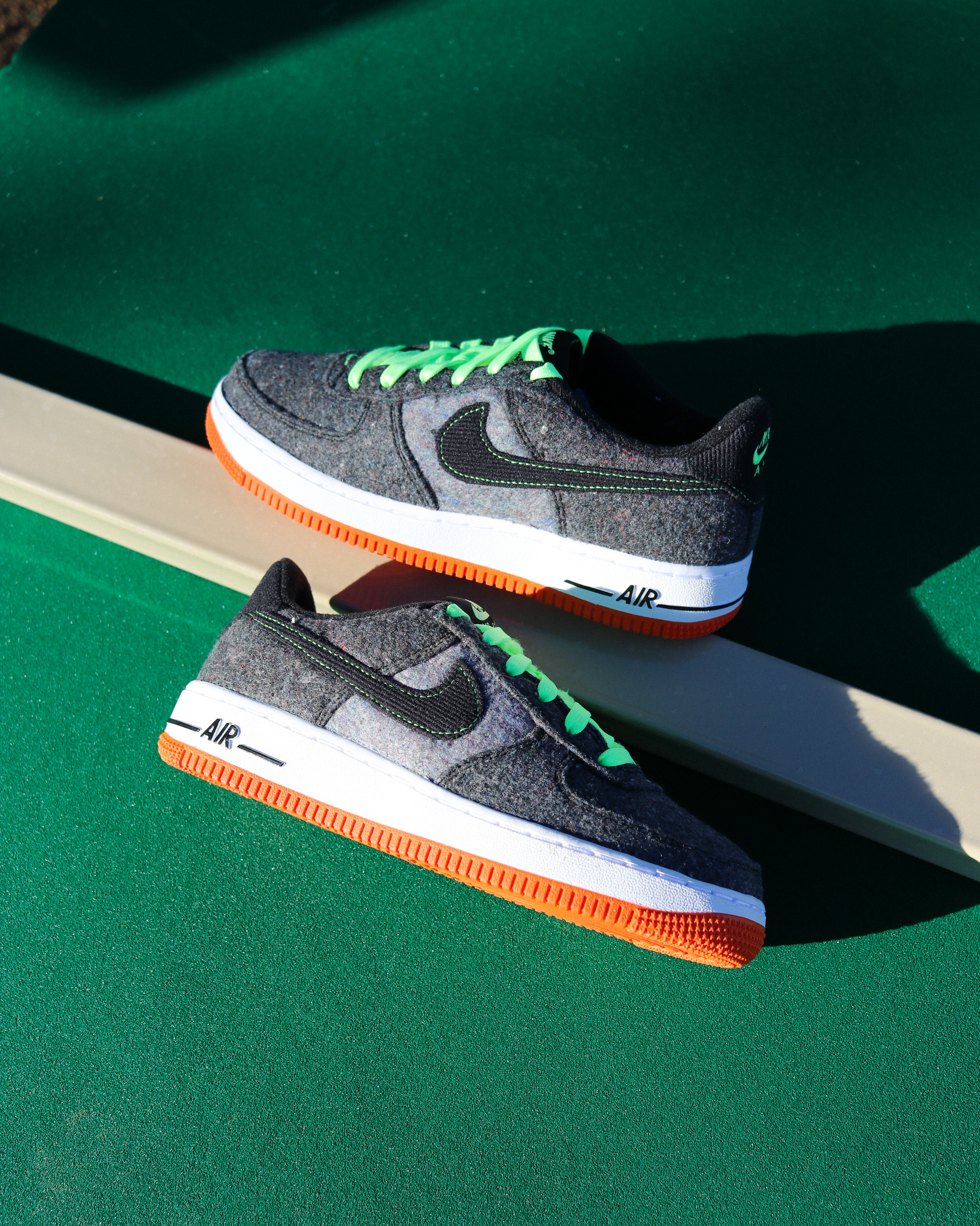 Nike Air Force 1 Low LV8 Black Ghost Green (GS)