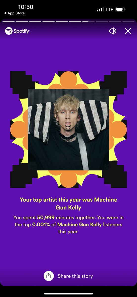 Slaterson21's tweet photo. @machinegunkelly I think I could be considered one of your top fans🥲 still sad you didn’t come to Arkansas again like you said you would but I still got to go to Dallas! https://t.co/7qBCI63aZf
