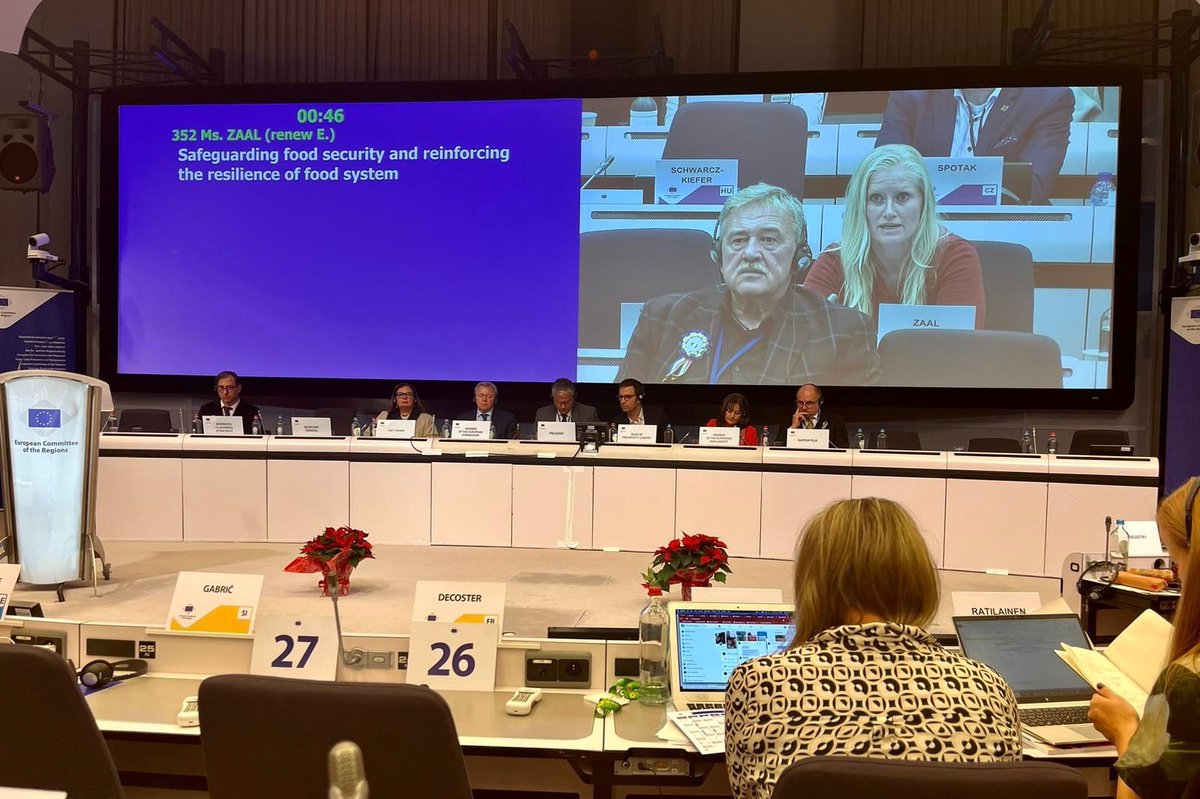 In het Comité van de Regio bij het debat over voedselzekerheid met Eurocommissaris Wojciechowski (landbouw) aandacht gevraagd voor de duurzame productie van plantaardige eiwitten en groenten. Dan kunnen we met minder grondgebruik, water, energie de wereld van voedsel voorzien.