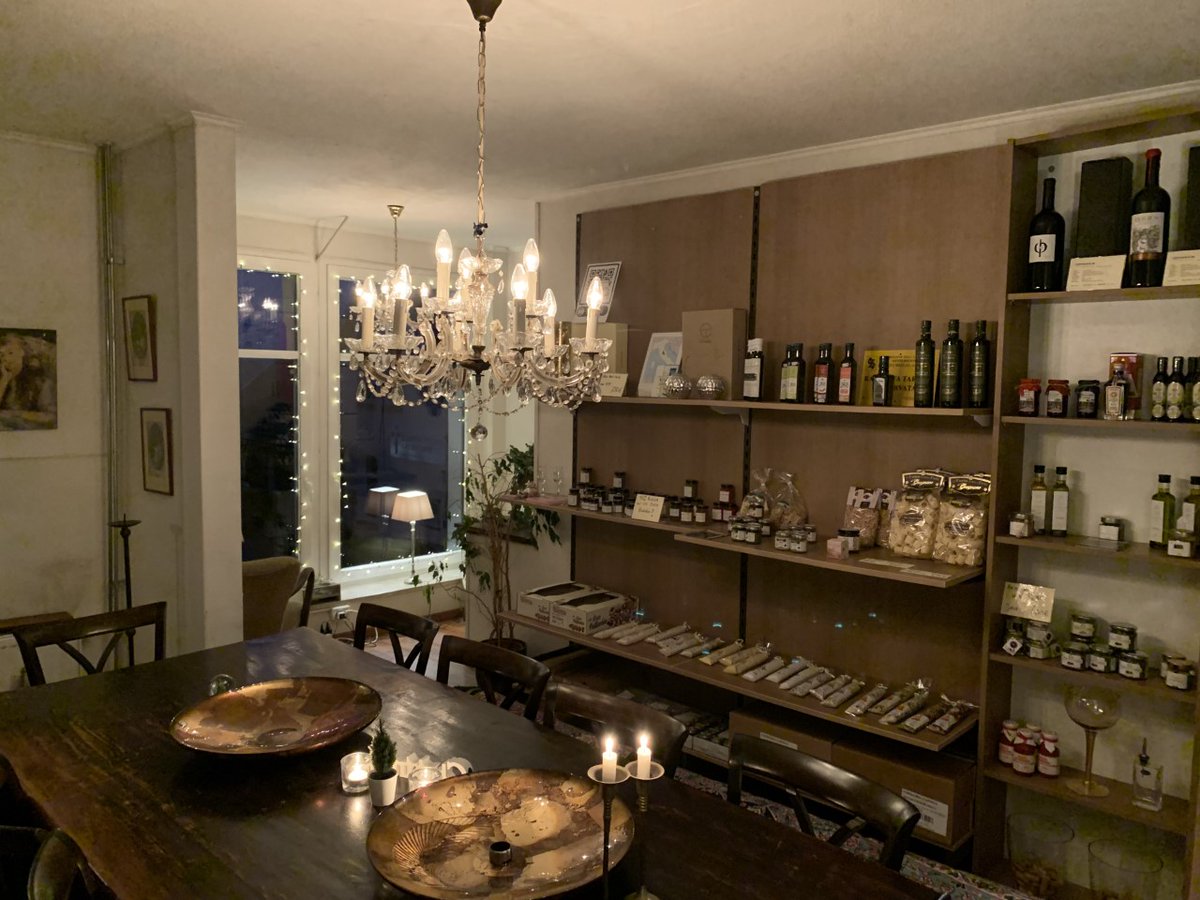 We put the first Christmass Atmosphere in our shop in Bad Bentheim! More to follow the coming days.